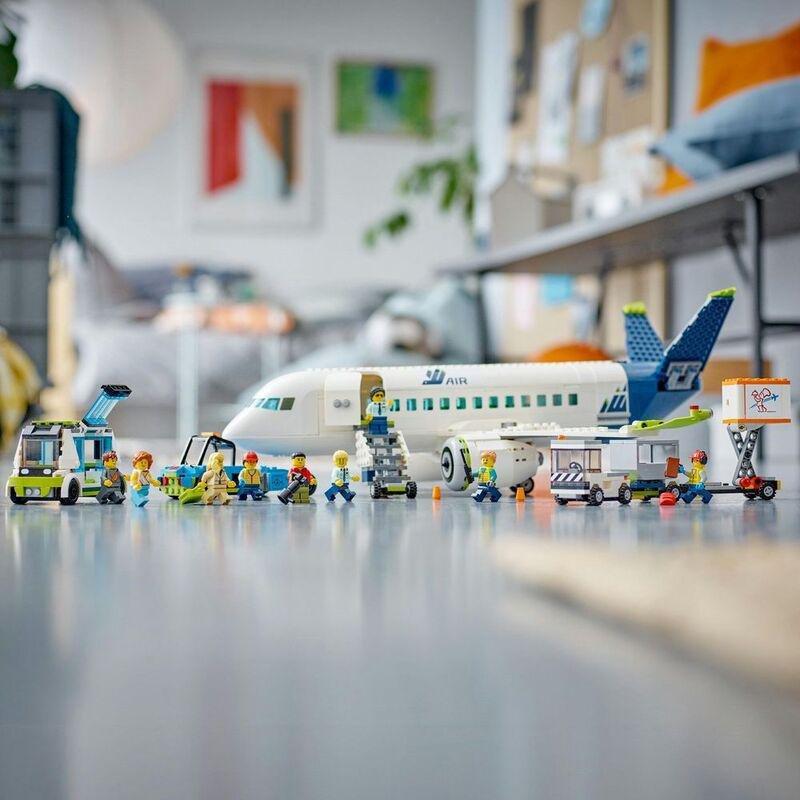 LEGO City Passenger Aeroplane 60367 Building Toy Set (930 Pieces), , large image number 4