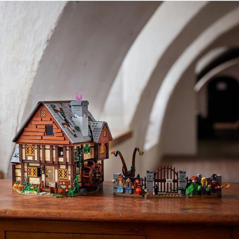 LEGO Ideas Disney Hocus Pocus: The Sanderson Sisters' Cottage 21341 (2316 Pieces), , large image number 3