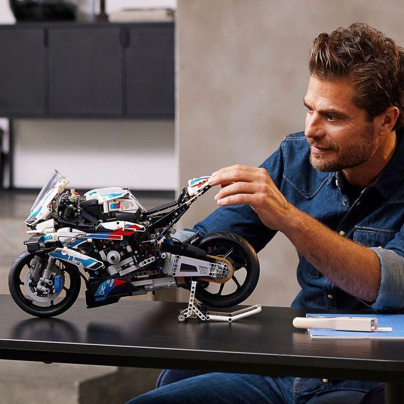 LEGO Technic BMW M 1000 RR Model Building Kit 42130 (1925 Pieces), , large image number 1