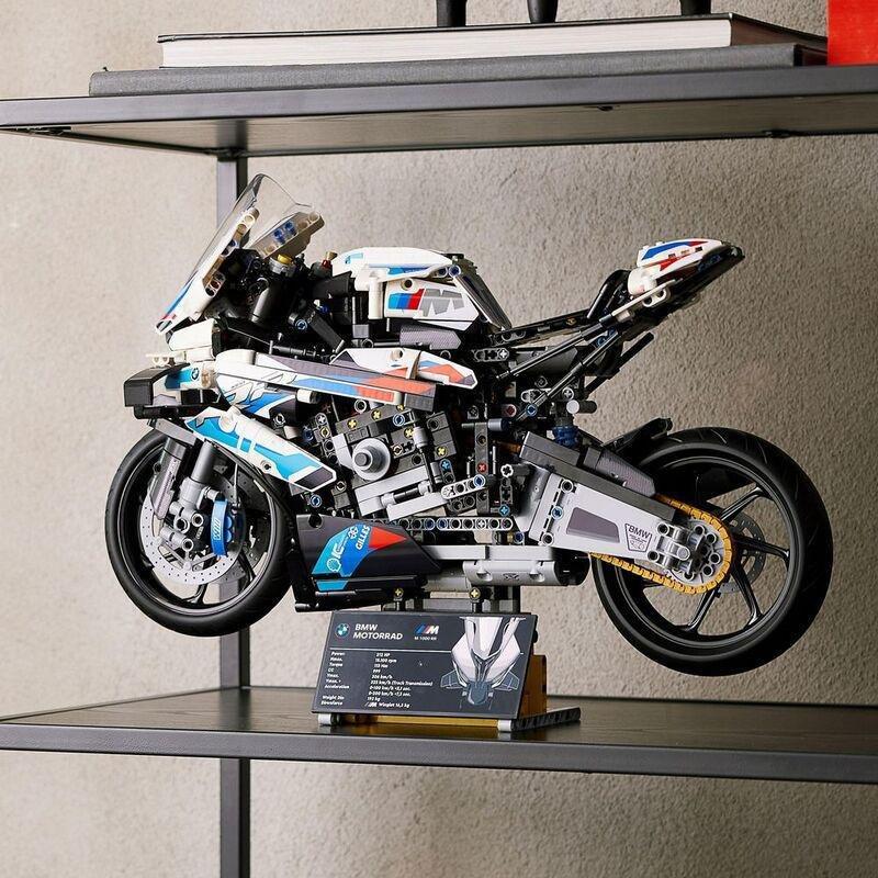 LEGO Technic BMW M 1000 RR Model Building Kit 42130 (1925 Pieces), , large image number 3