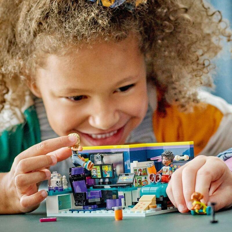 LEGO Friends Nova's Room Building Toy Set 41755 (179 Pieces), , large image number 7
