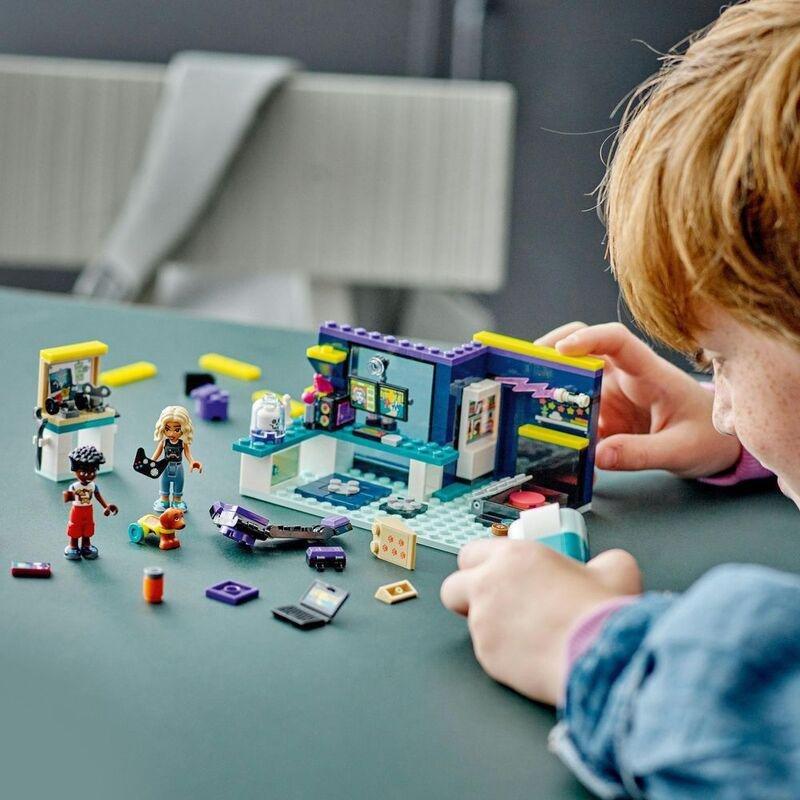 LEGO Friends Nova's Room Building Toy Set 41755 (179 Pieces), , large image number 8