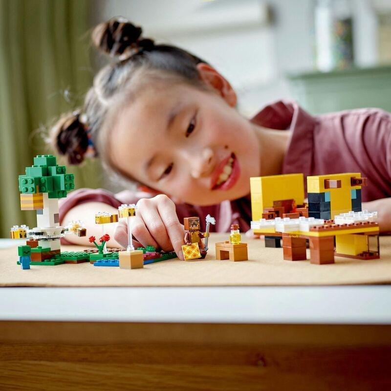 LEGO Minecraft The Bee Cottage 21241 (254 Pieces), , large image number 1