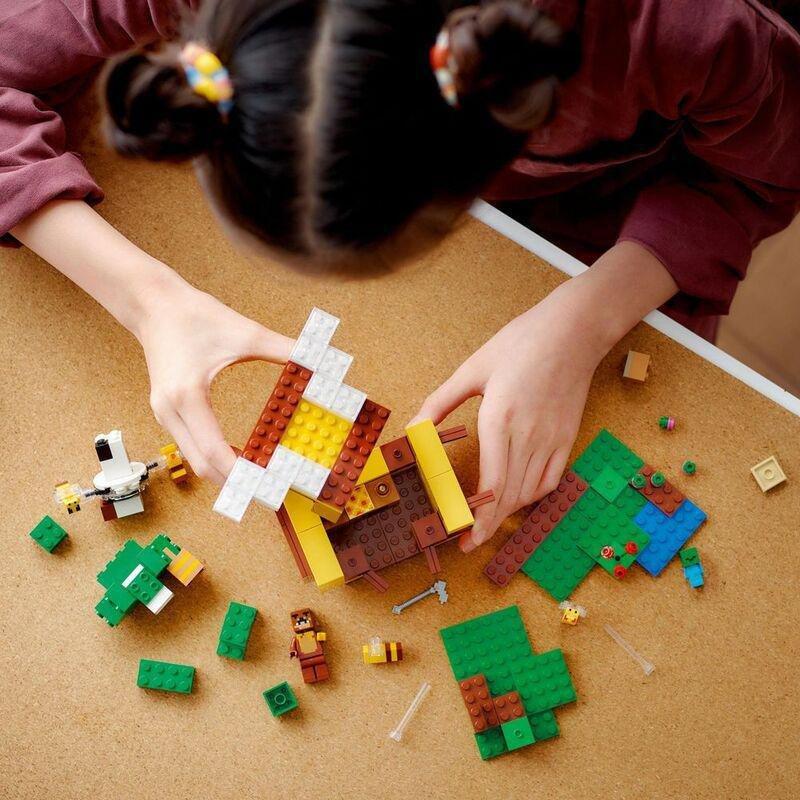 LEGO Minecraft The Bee Cottage 21241 (254 Pieces), , large image number 2
