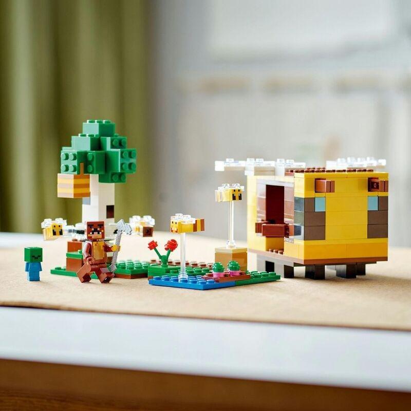 LEGO Minecraft The Bee Cottage 21241 (254 Pieces), , large image number 3