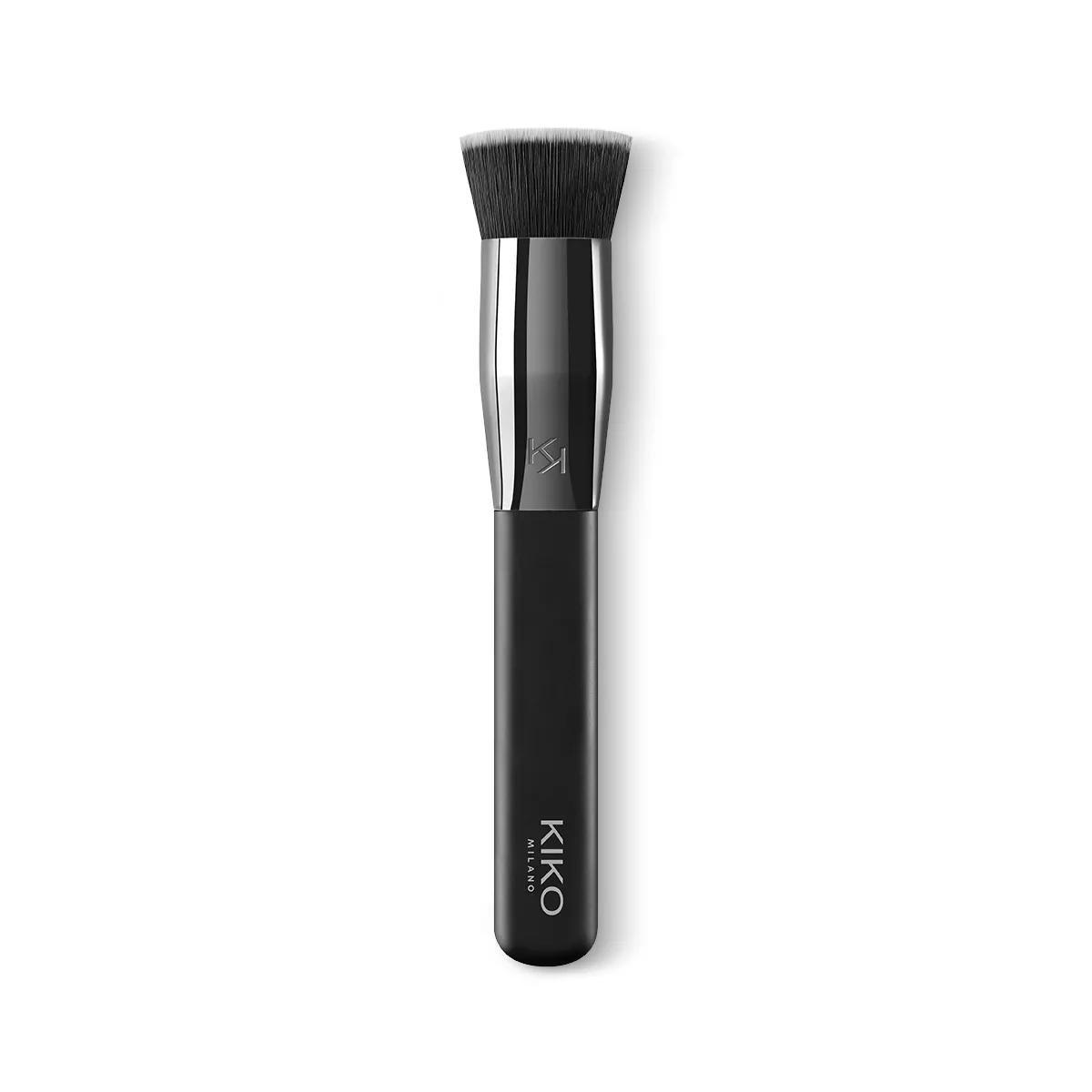 Face 05 Round Foundation Brush E.A. 01