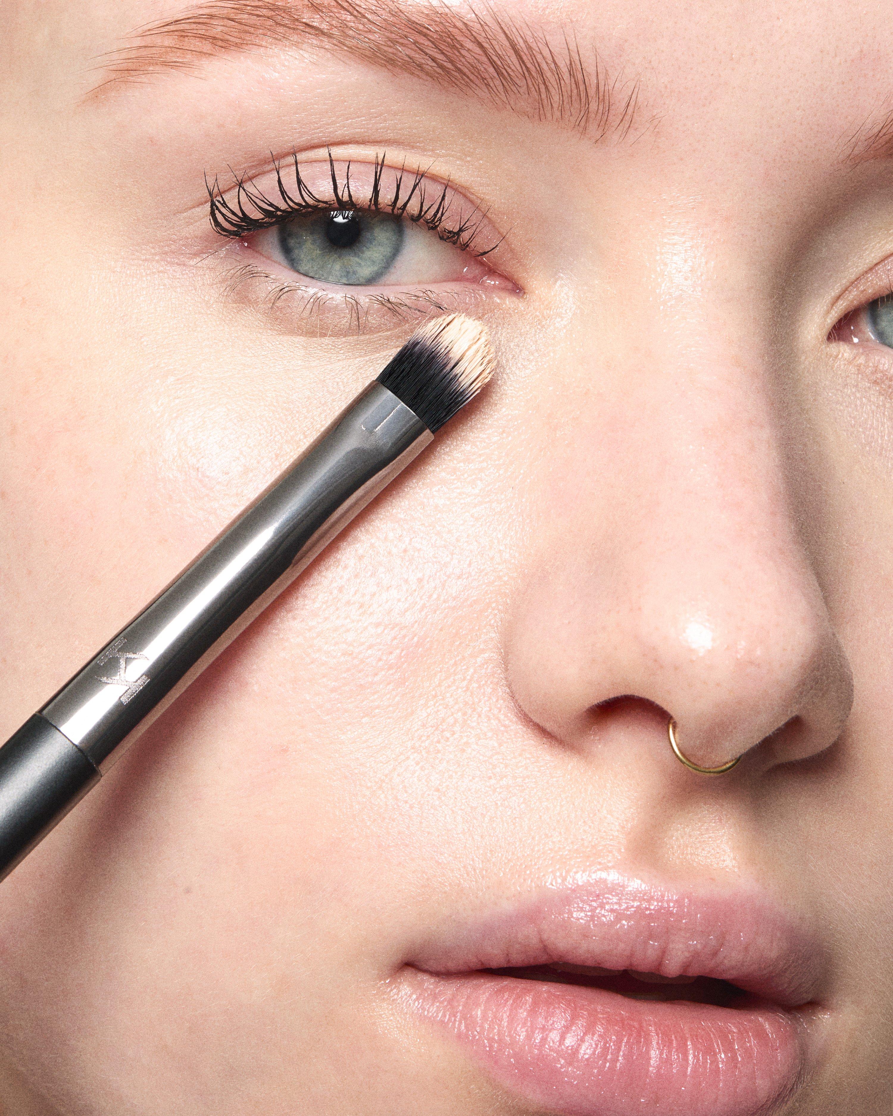 Love Fusion 24H Moisture Radiant Concealer, 02 Light Sand, thumbnail