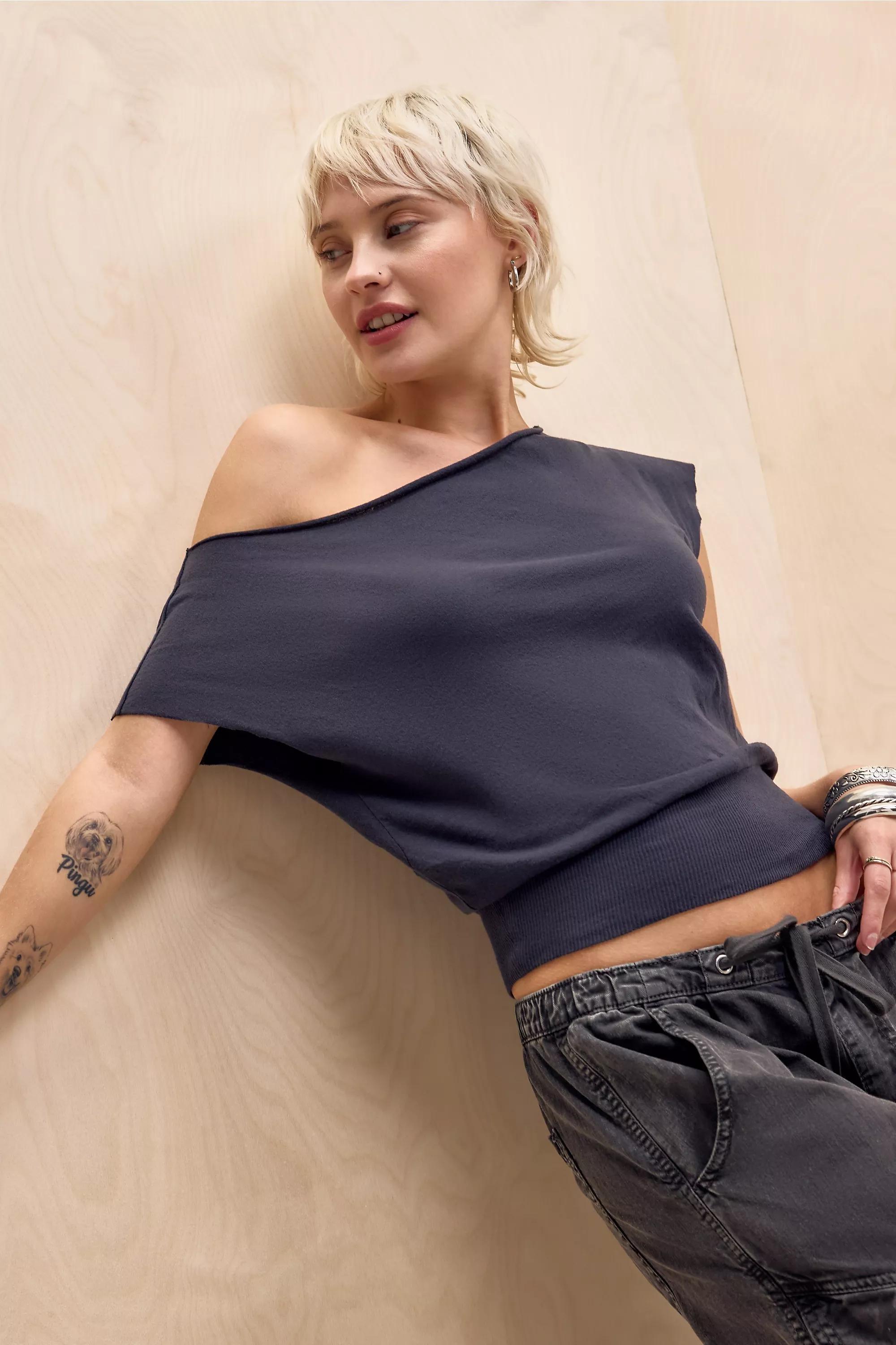 Black Out From Under Off-The-Shoulder Banded Hem T-Shirt, BLK, large image number 0