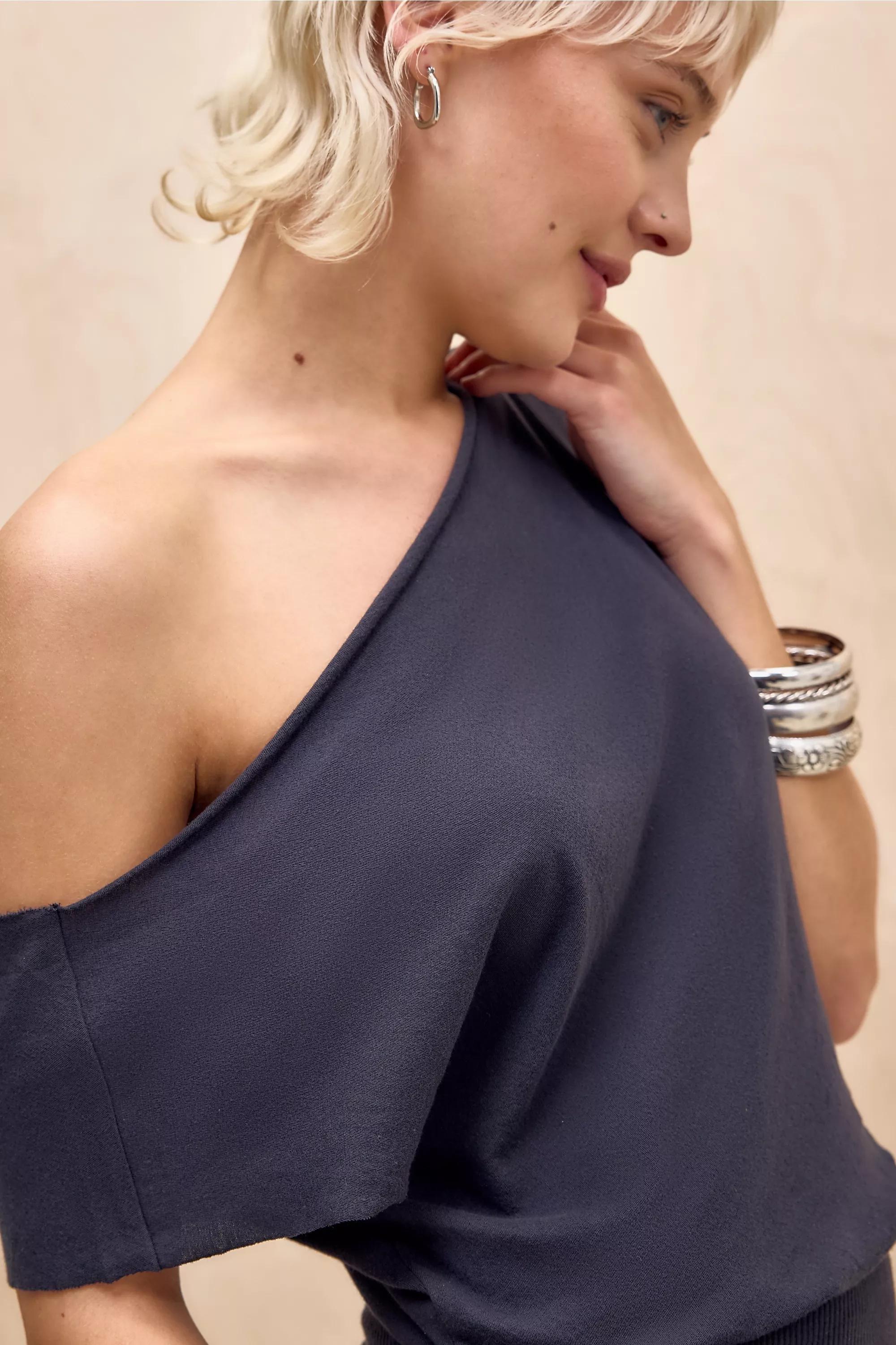 Black Out From Under Off-The-Shoulder Banded Hem T-Shirt, BLK, large image number 2