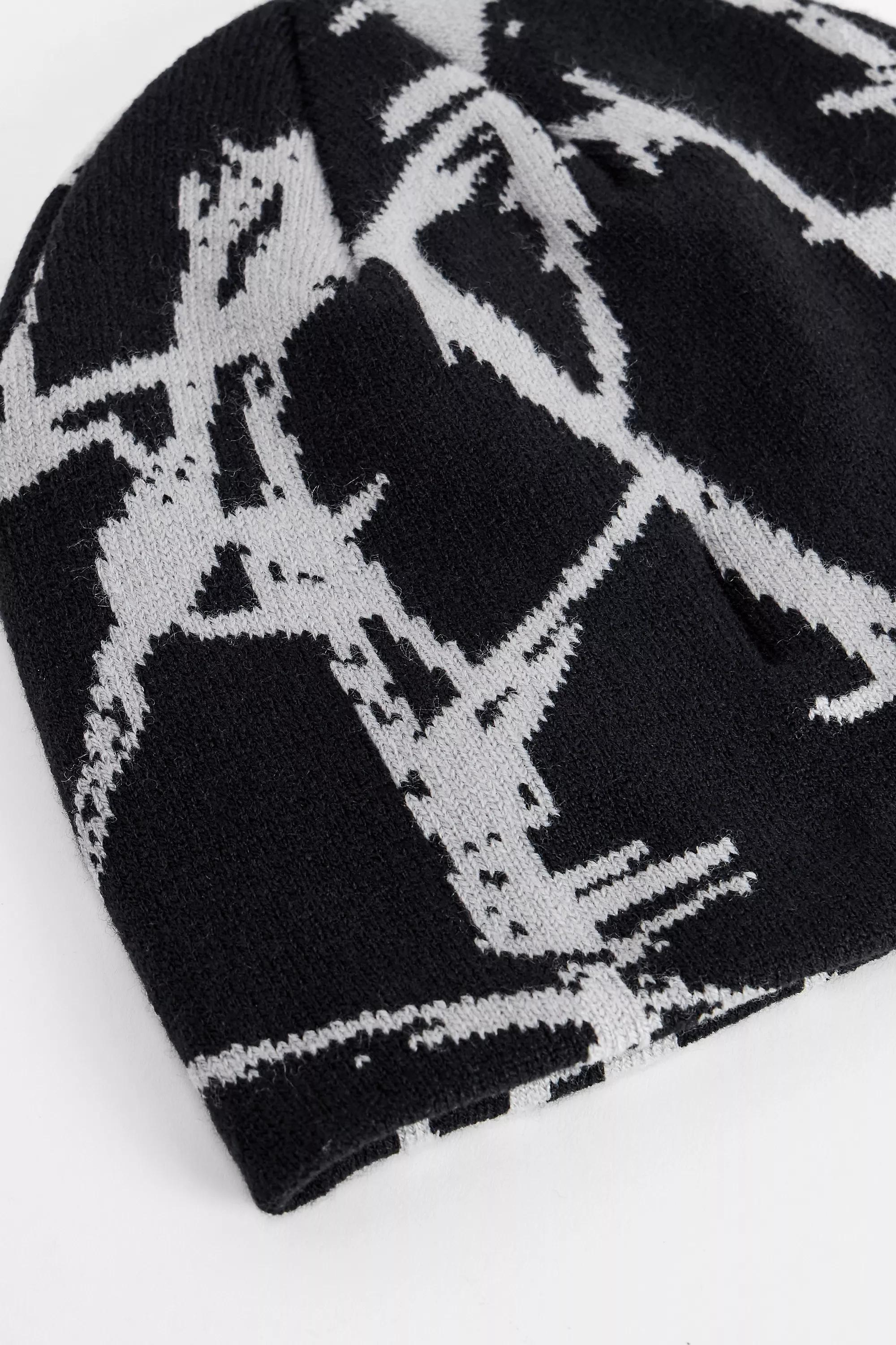 Black Uo Barbed Wire Skull Beanie, BLK, medium