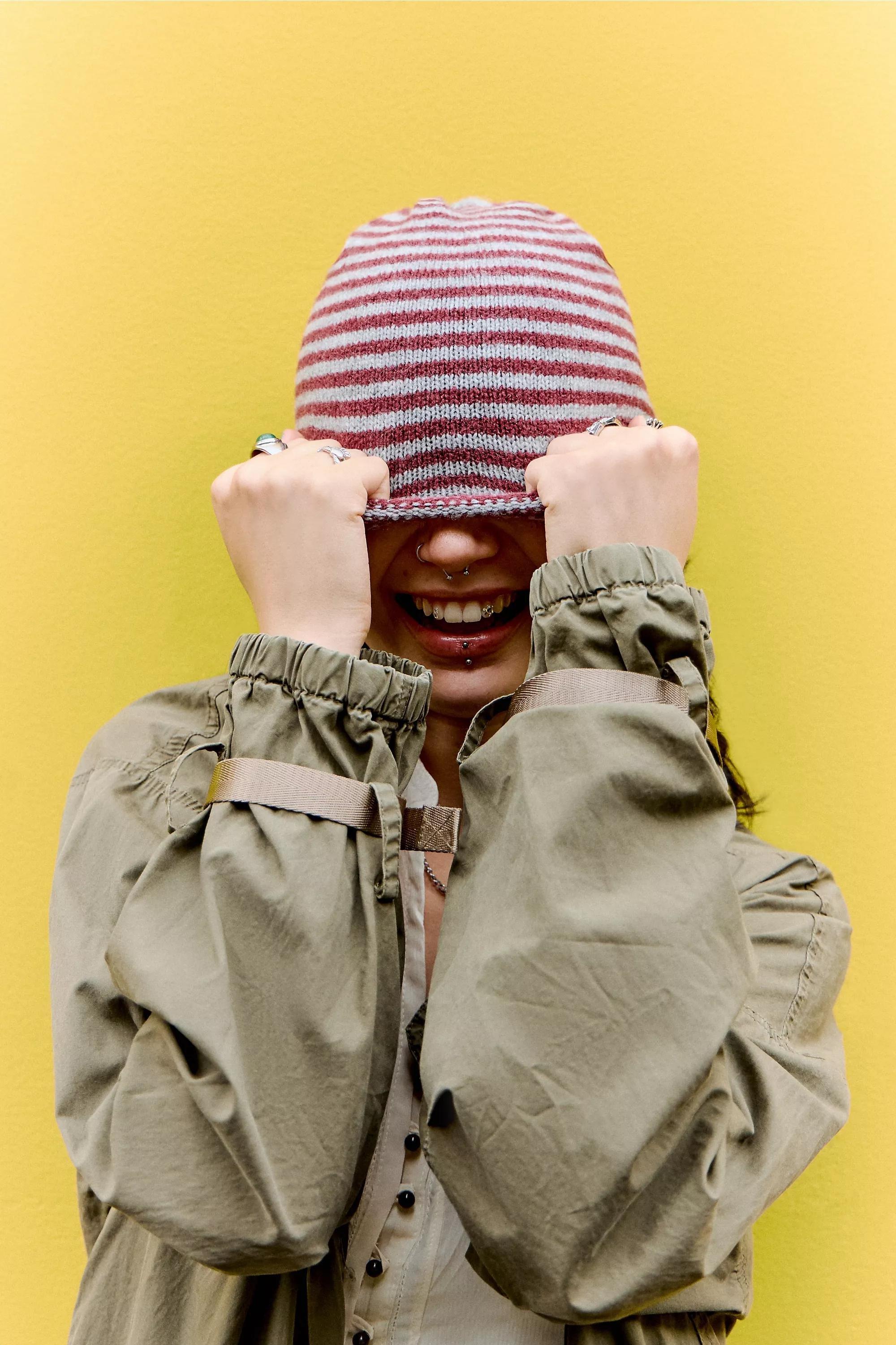 Burgundy Uo Courtney Beanie, WINE, large image number 2