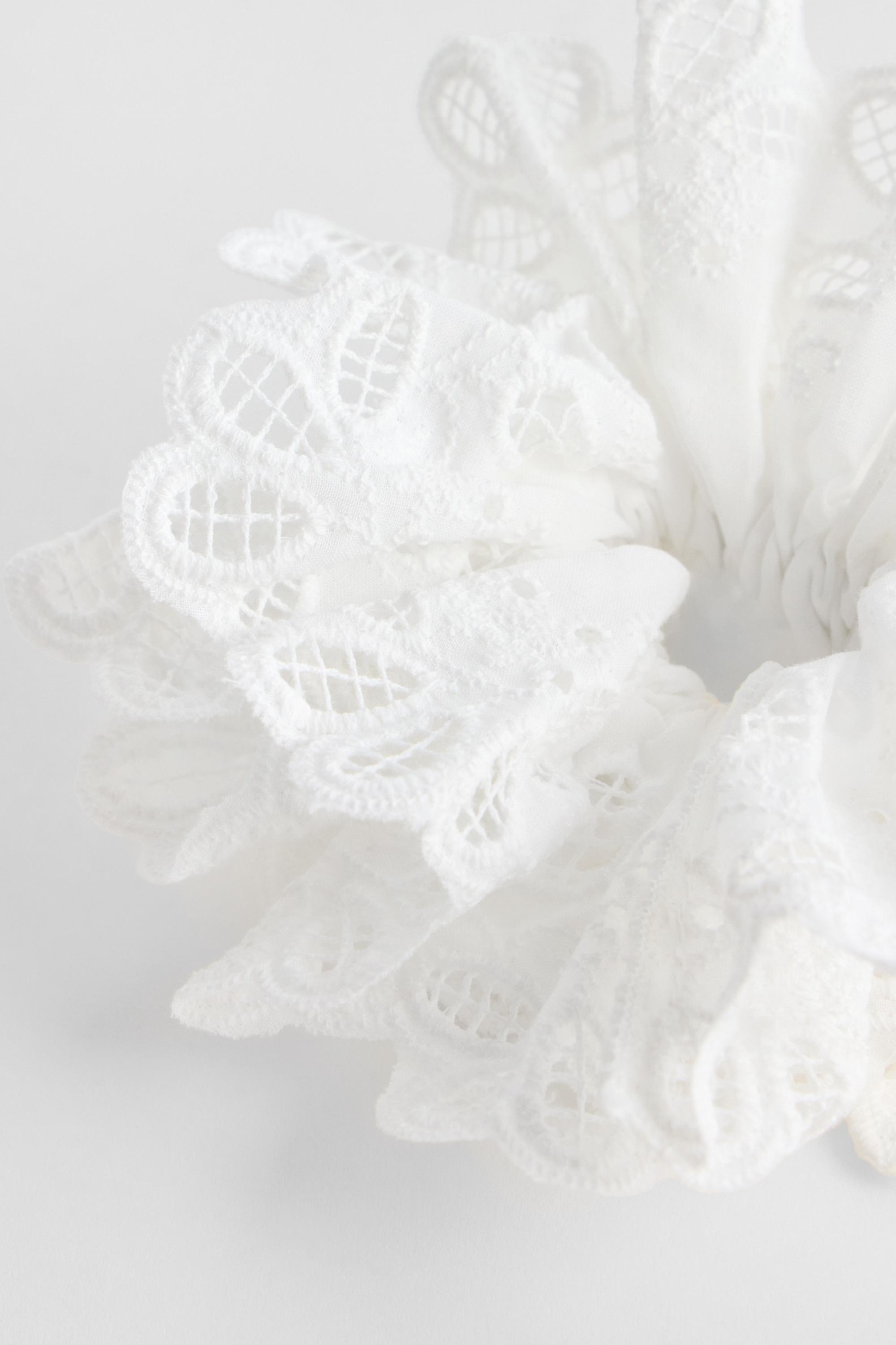 WHITE UO Delicate Lace Scrunchie, WHT, large image number 2