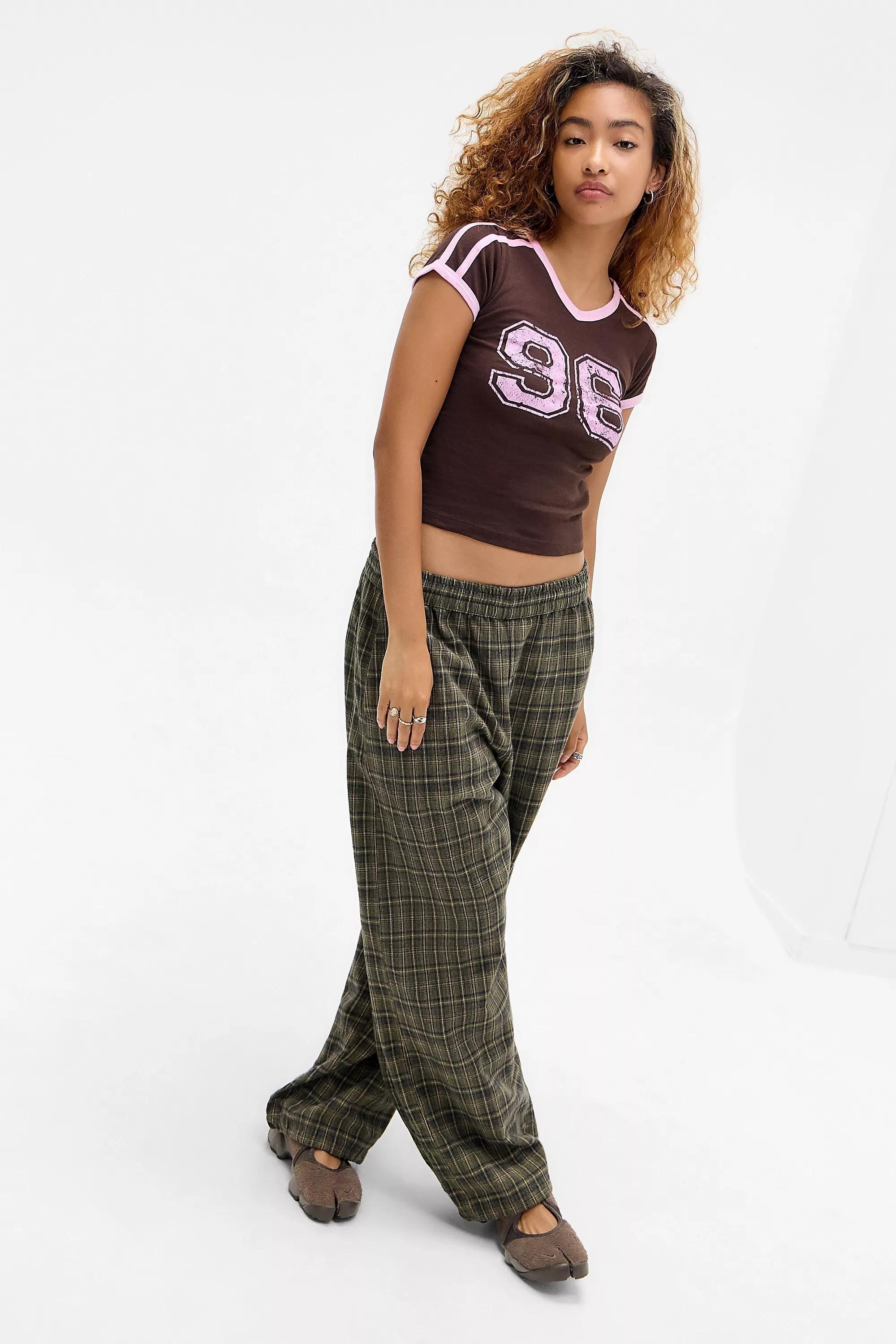 CHOCOLATE UO V-Neck Sporty Baby T-Shirt, CHOC, large image number 2