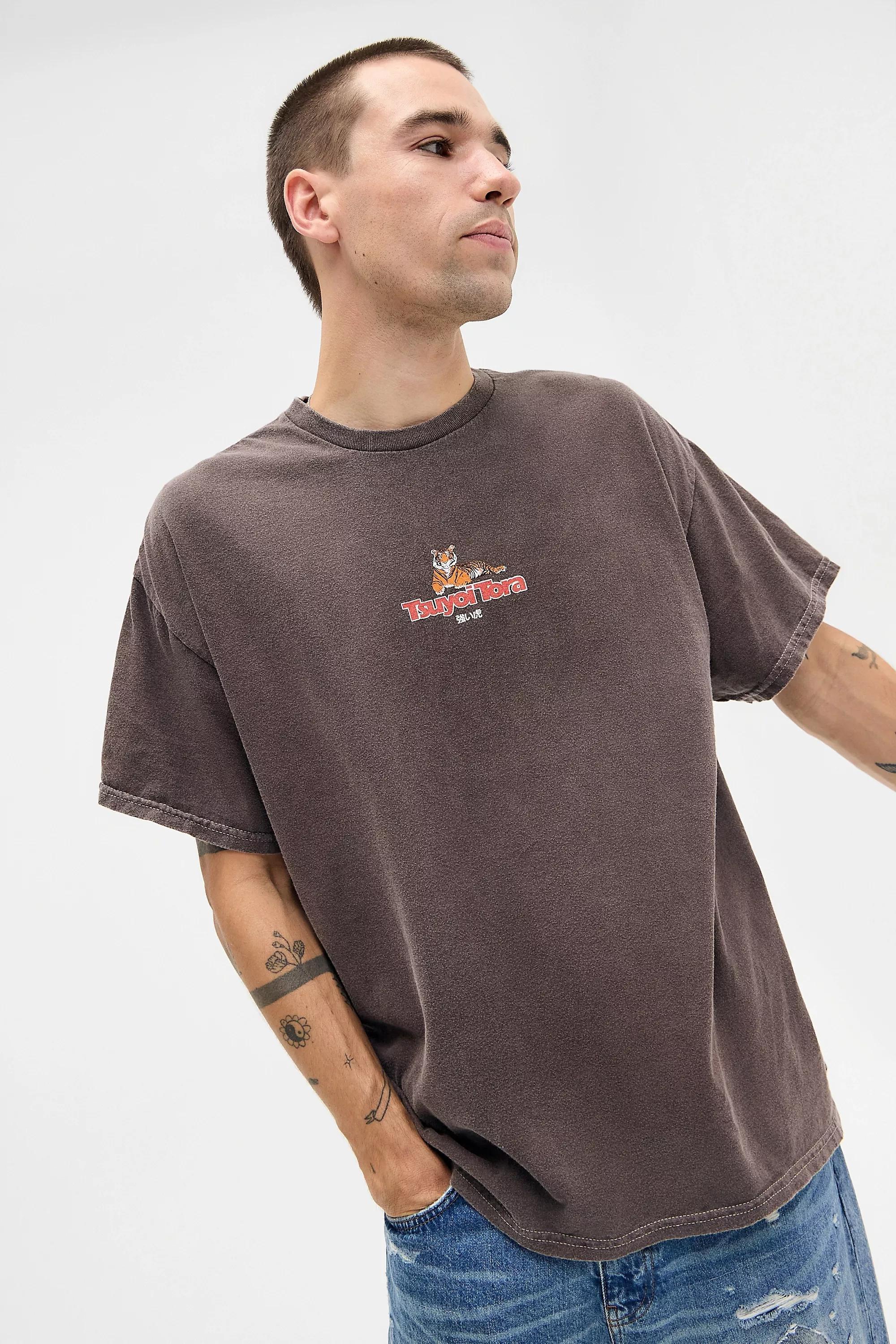BROWN UO Tsuyoi Tora Tiger T-Shirt, BRN, medium