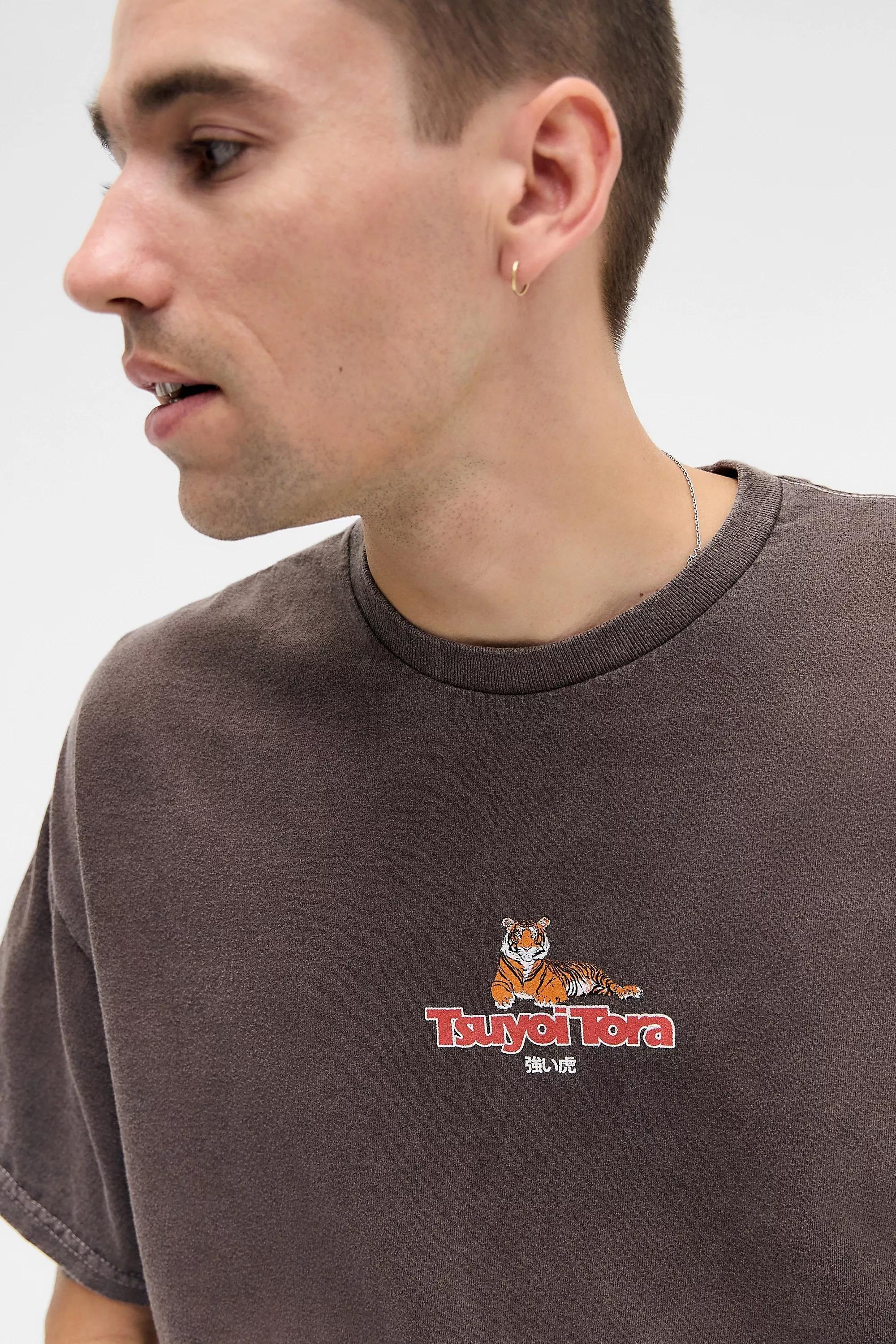 BROWN UO Tsuyoi Tora Tiger T-Shirt, BRN, medium
