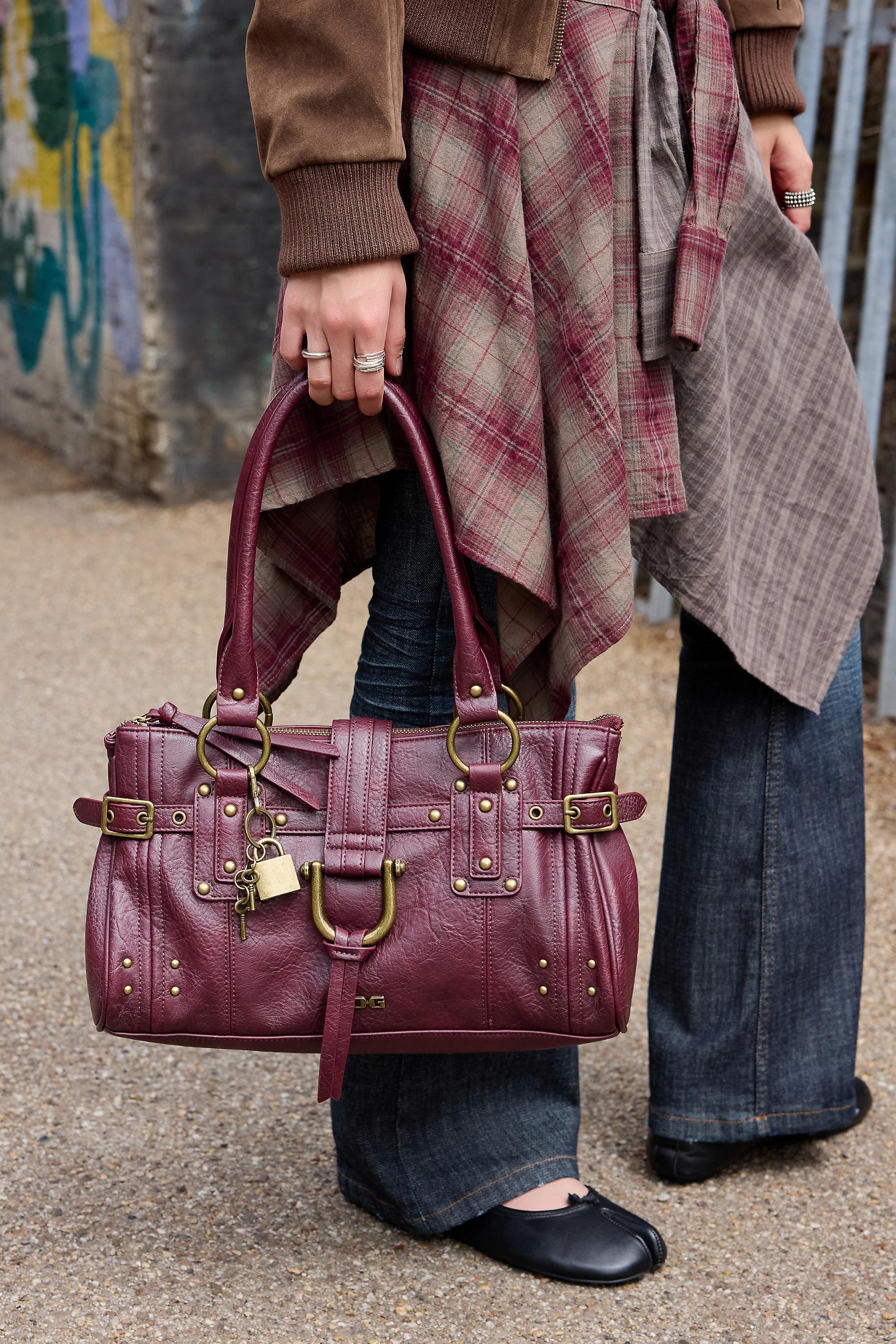 WINE BDG Karlie Lock Shoulder Bag, WINE, large image number 2