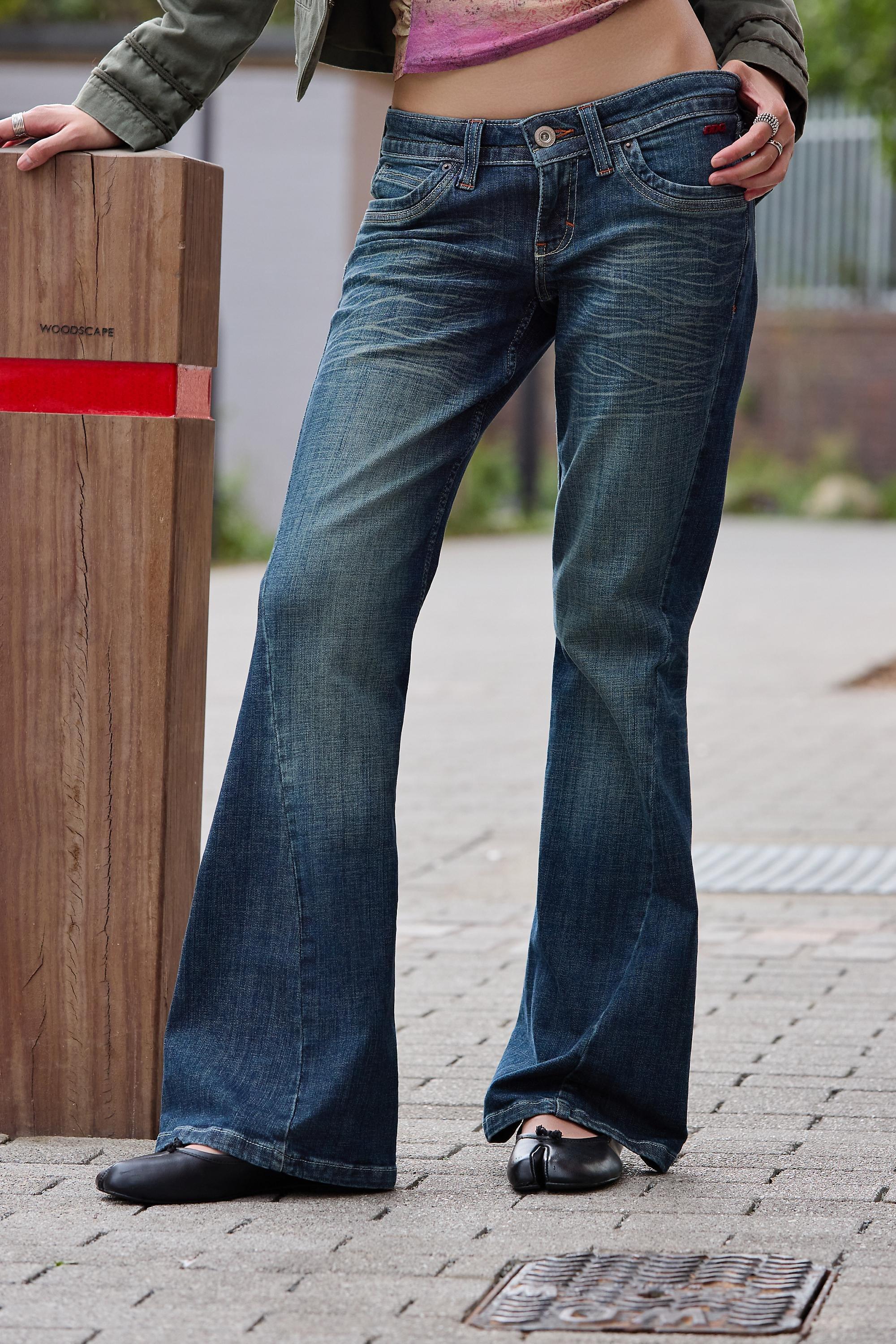 VINTAGE DENIM DARK BDG Miko Low Rise Skinny Twisted Bootcut Jeans, VINTAGE DENIM DARK, medium