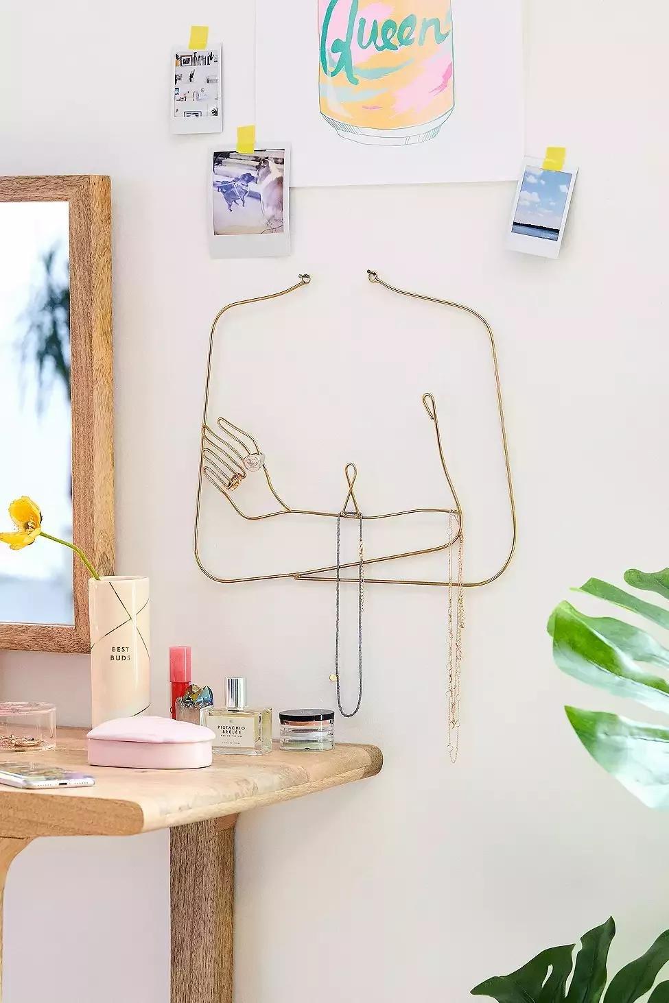Assorted Bust Wall Hanging, , large image number 0