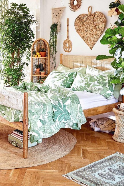 Urban Outfitters - Green Raine Duvet Cover Set With Reusable Fabric Bag