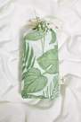 Urban Outfitters - طقم غطاء لحا�? مزين بأوراق الشجر مع حقيبة قابلة لإعادة الاستخدام أخضر