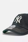Urban Outfitters - قبعة نيويورك يانكيز 47 سوداء