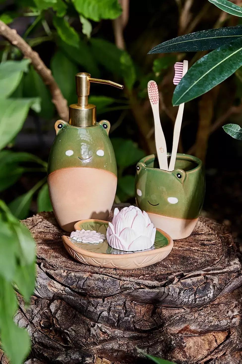 Green Froggy Lily Pad Soap Dish, , large image number 2