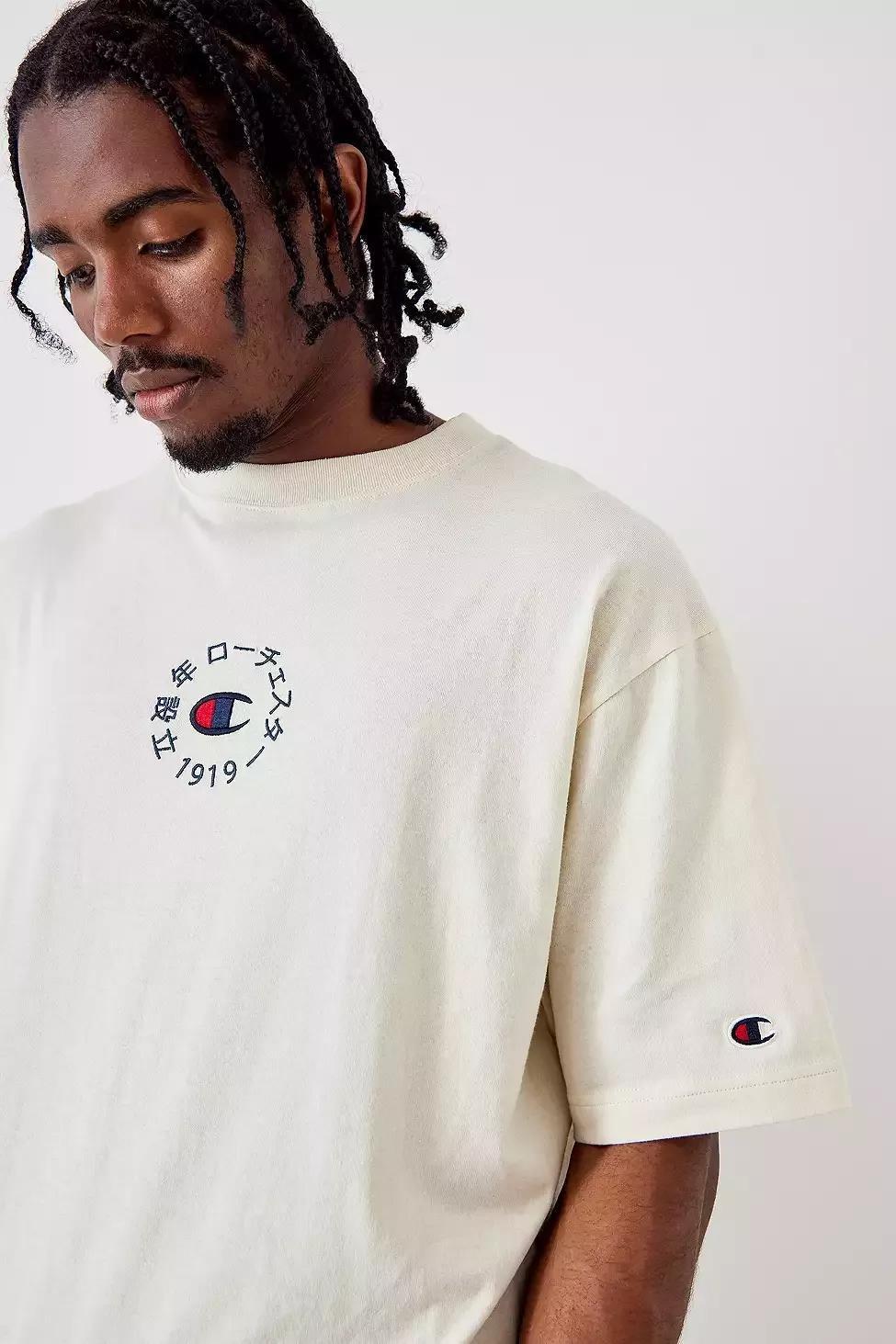 Champion sweater hotsell uo t shirt