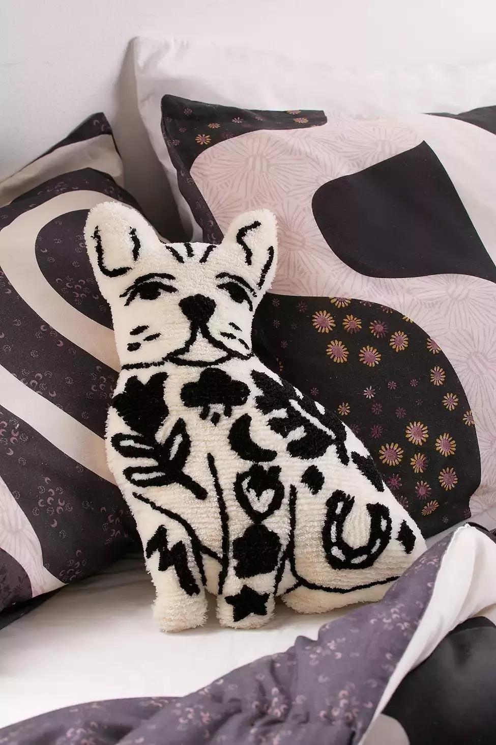 White Frenchie Tufted Throw Cushion, , large image number 0