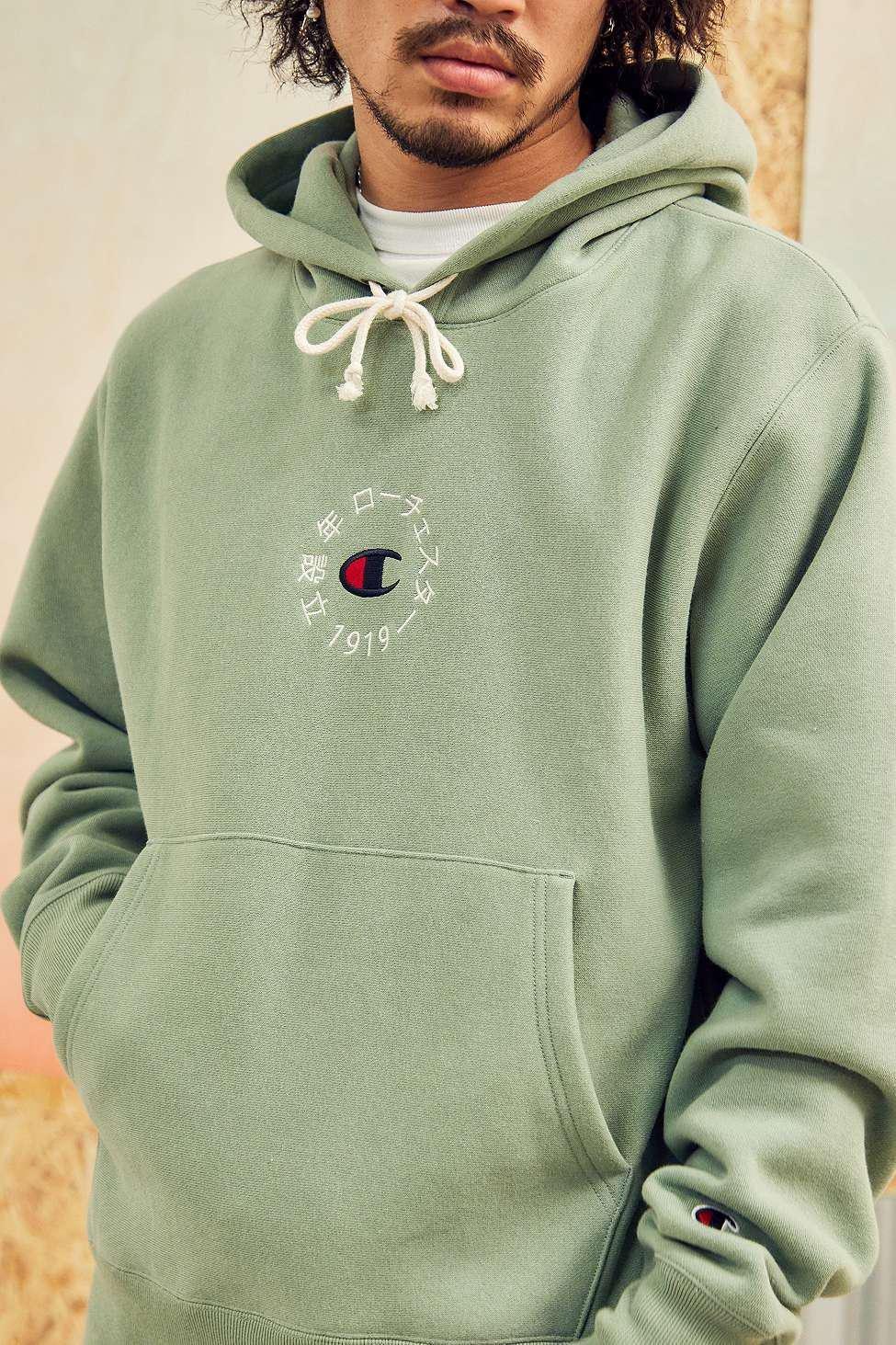 Green champion shop hoodie urban outfitters