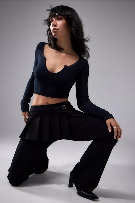 Urban Outfitters - Black Notched Long-Sleeved Crop Top