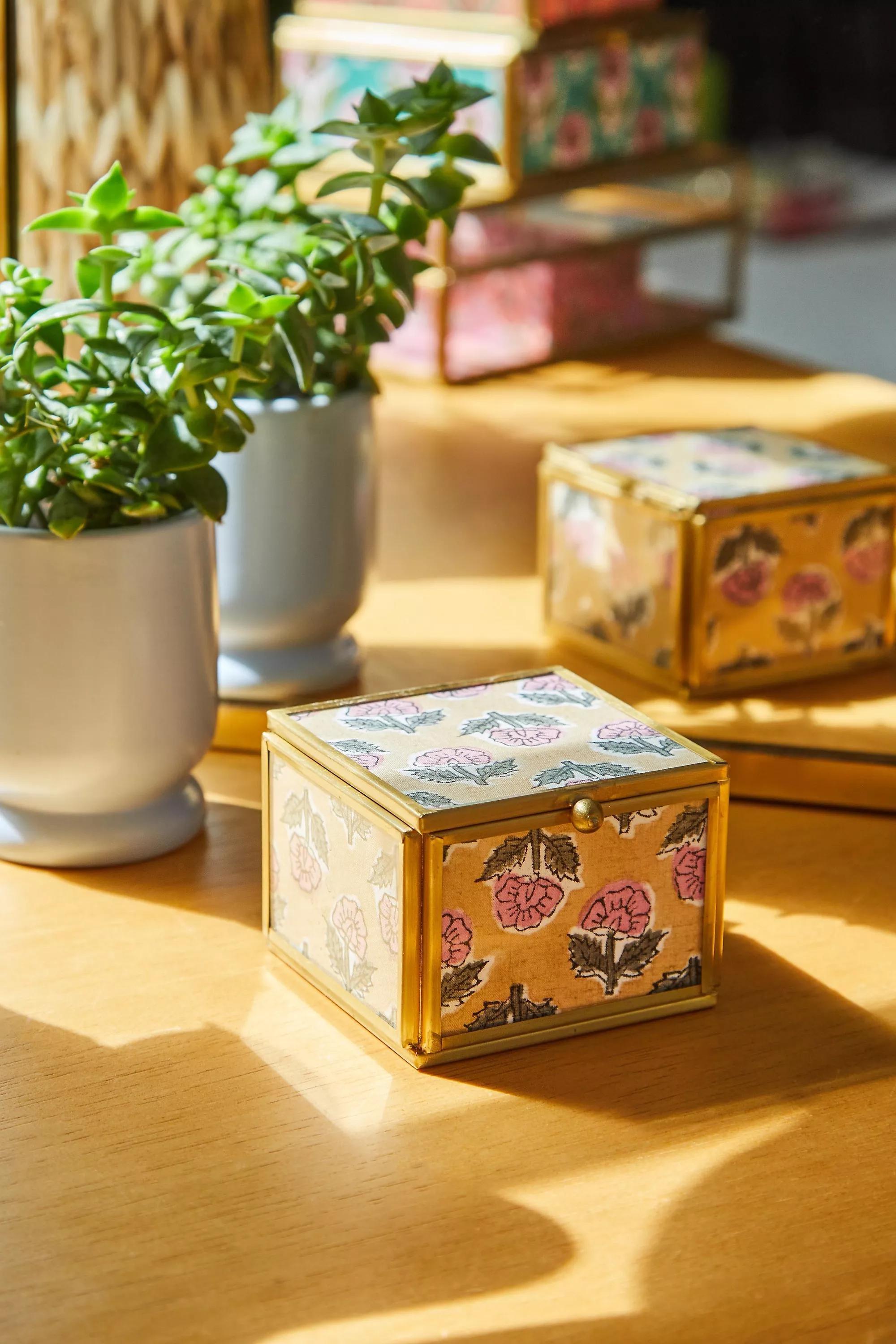 Gold Kantha Medium Jewellery Box, , large image number 1
