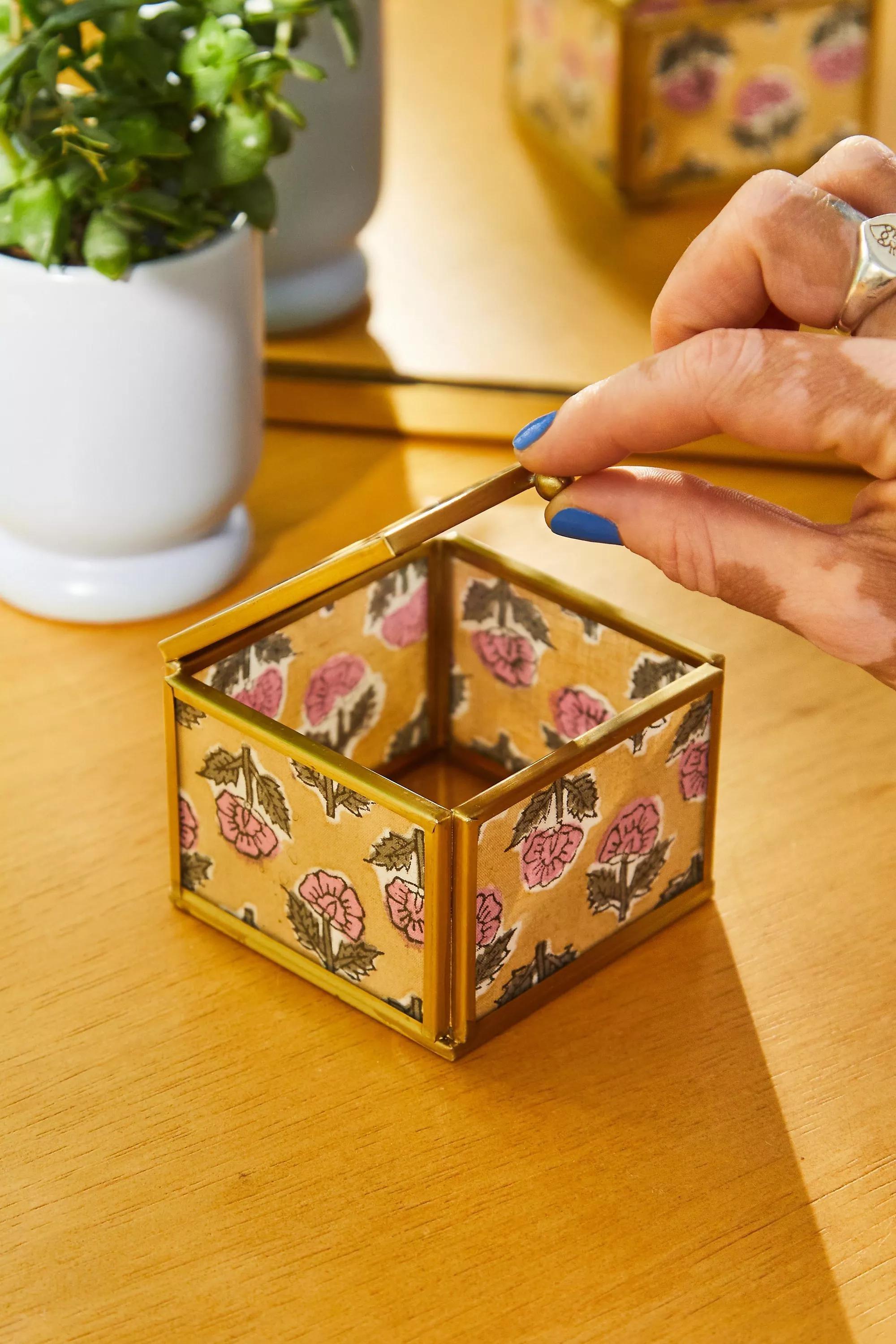 Gold Kantha Medium Jewellery Box, , large image number 2