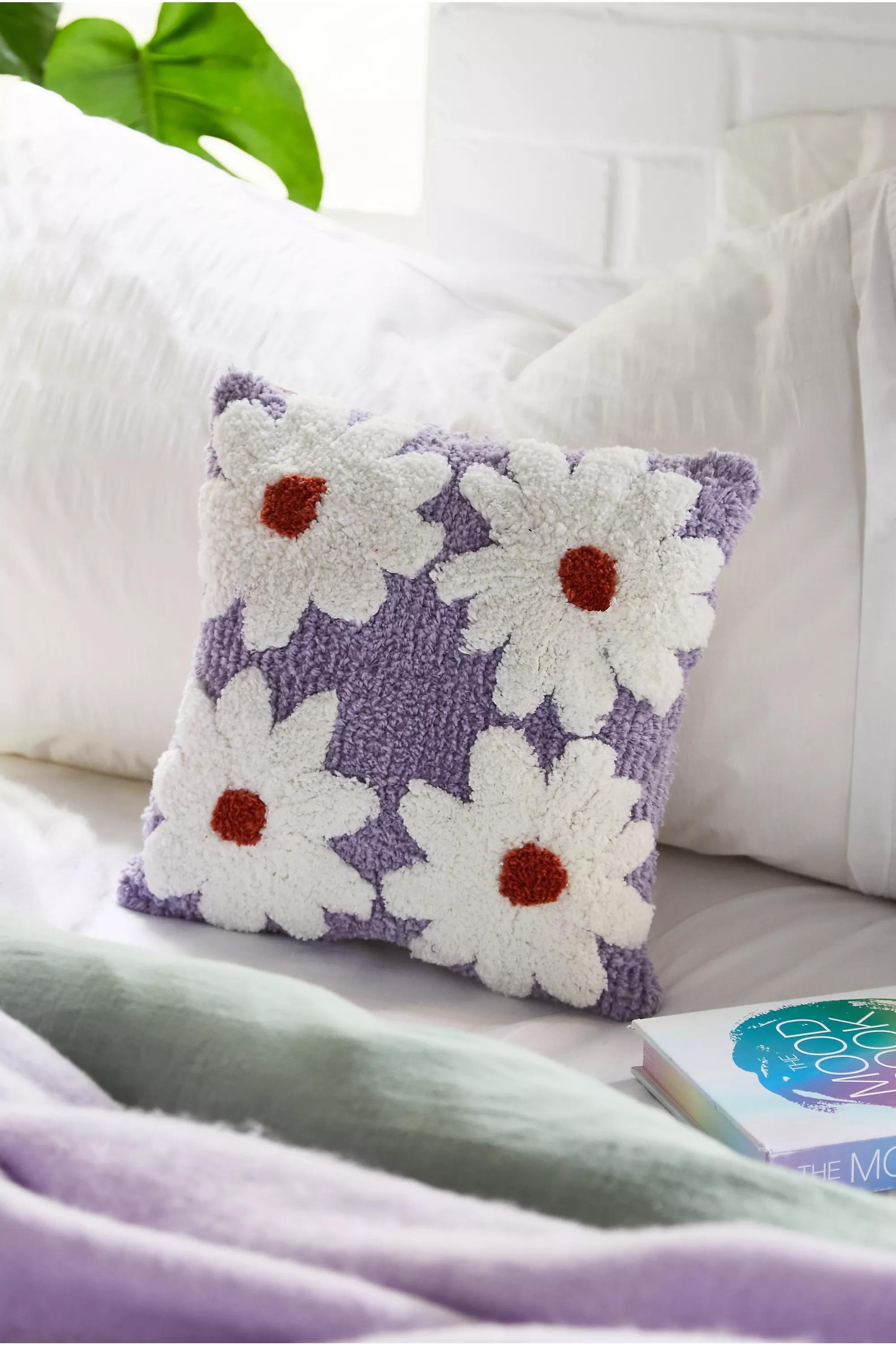 Purple Le Daisy Tufted Cushion, LILAC, large image number 1