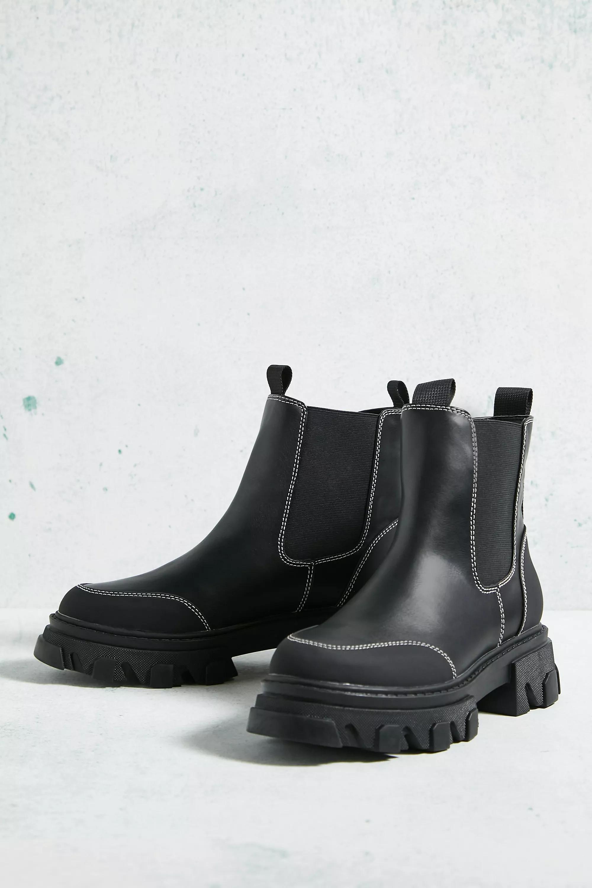 Urban outfitters black outlet chelsea boots