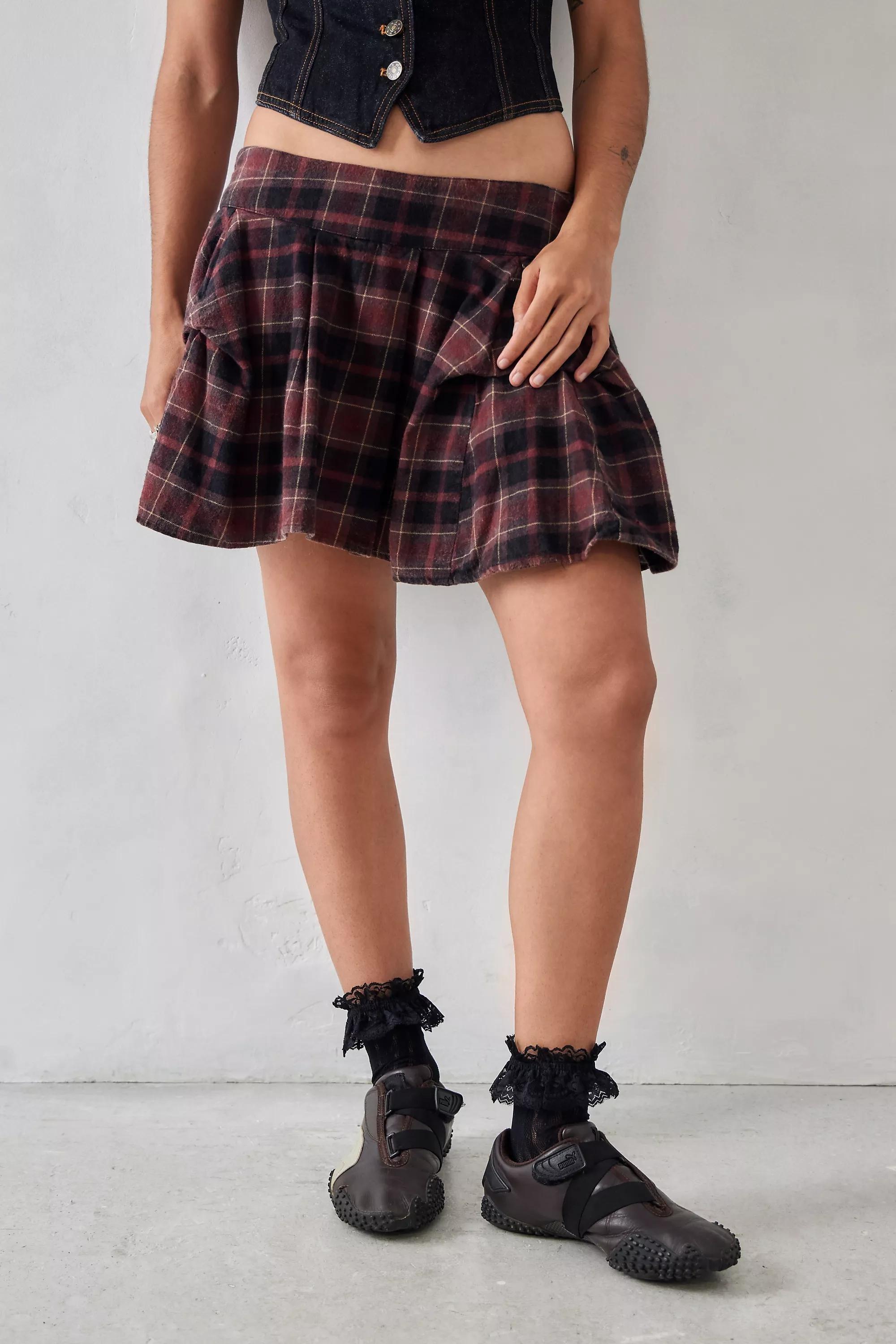 Black Out From Under Heart Lace Ruffle Socks, , large image number 1