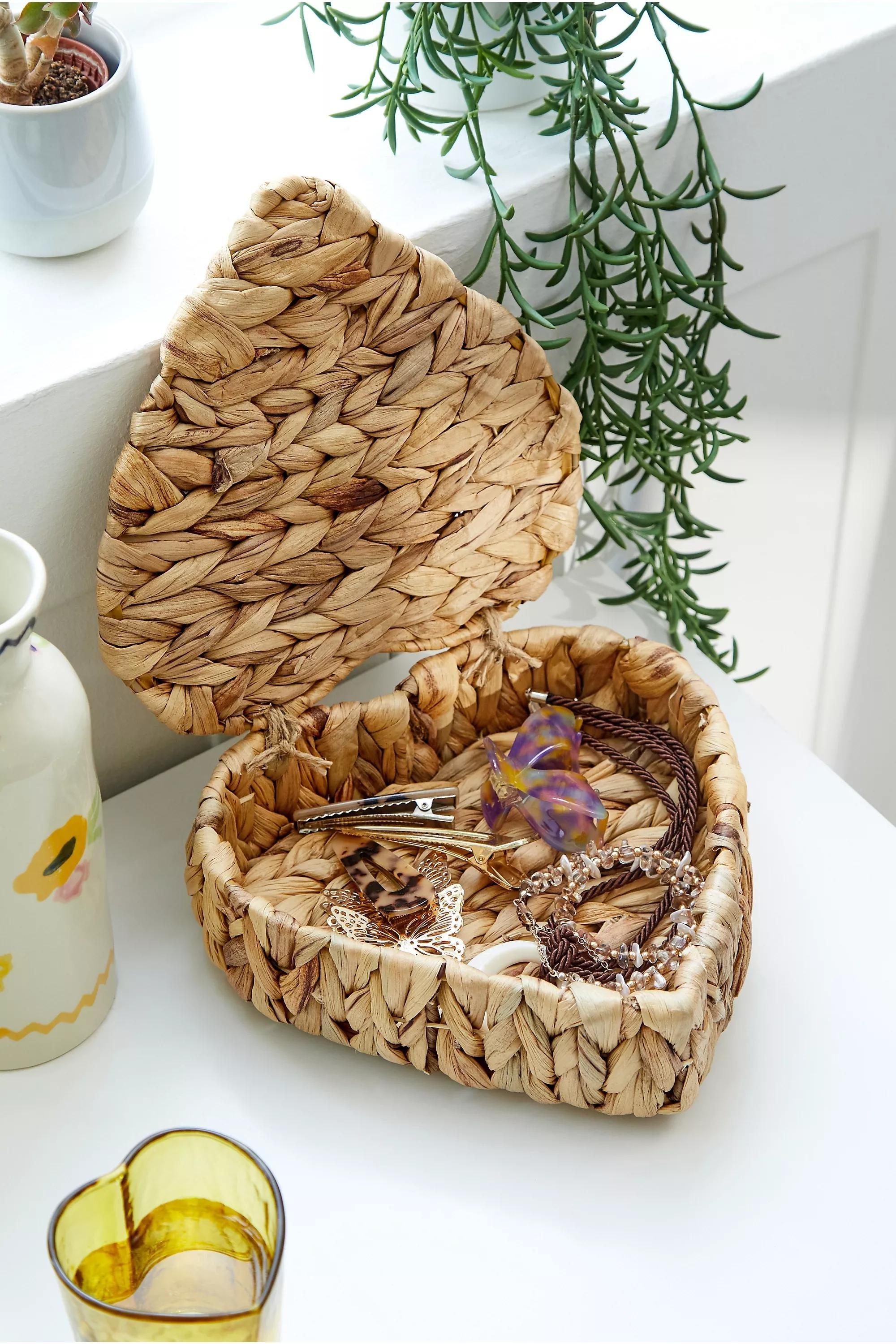 White Heart Lidded Basket, NEUTR, large image number 1