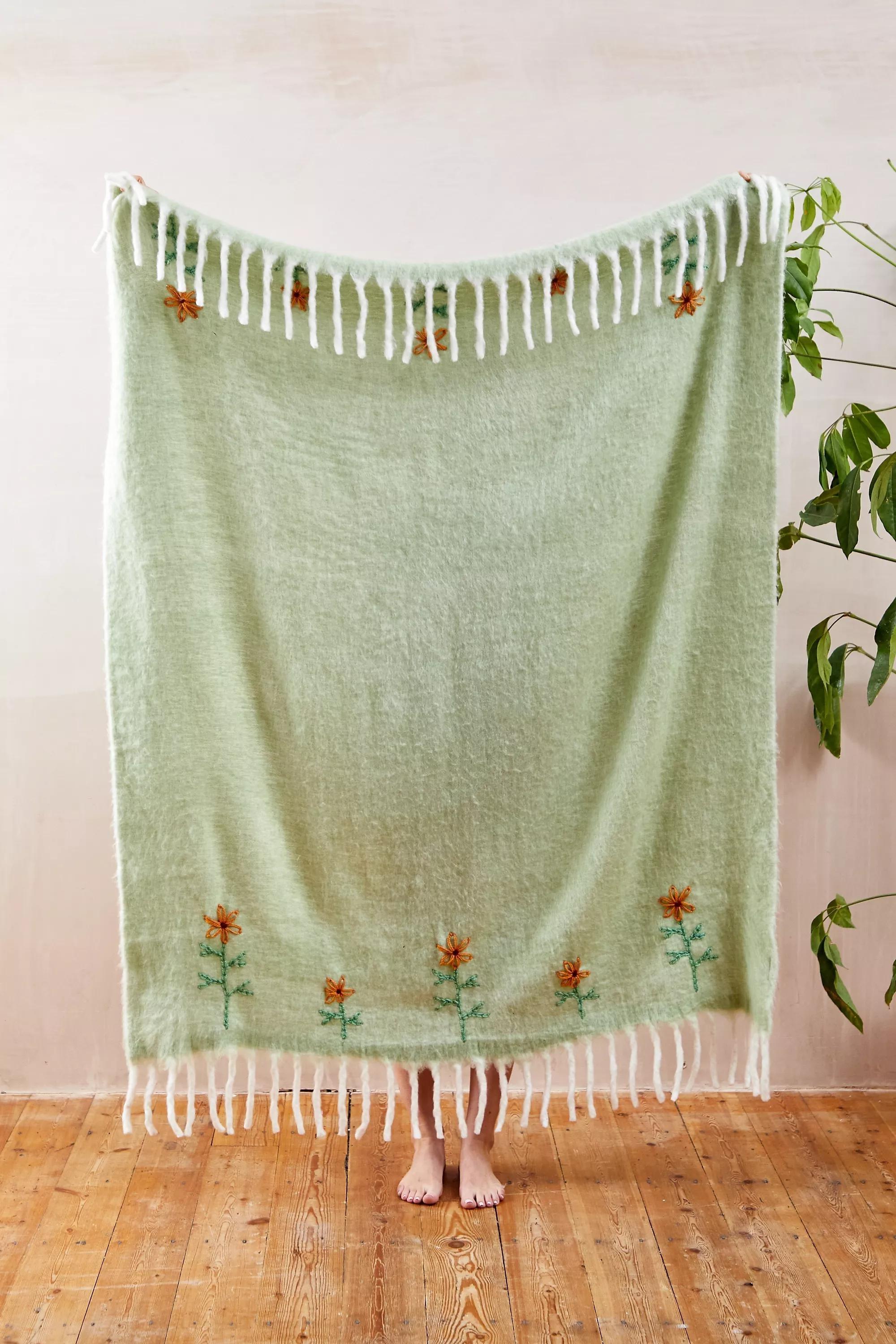 Green Embellished Sage Cosy Blanket, LT GREEN, large image number 3