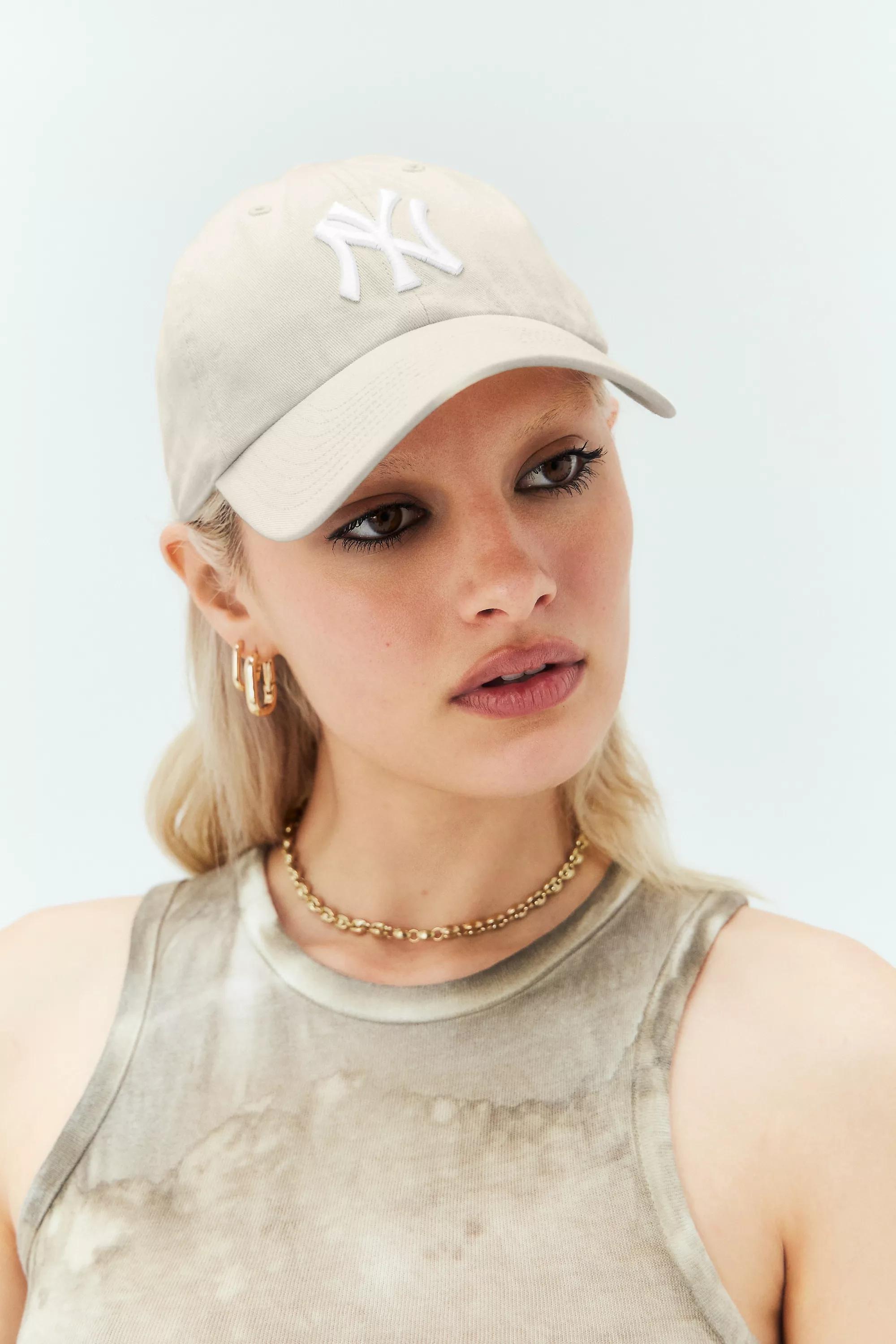 Urban Outfitters - Cream Ny Yankees Clean Up Cap