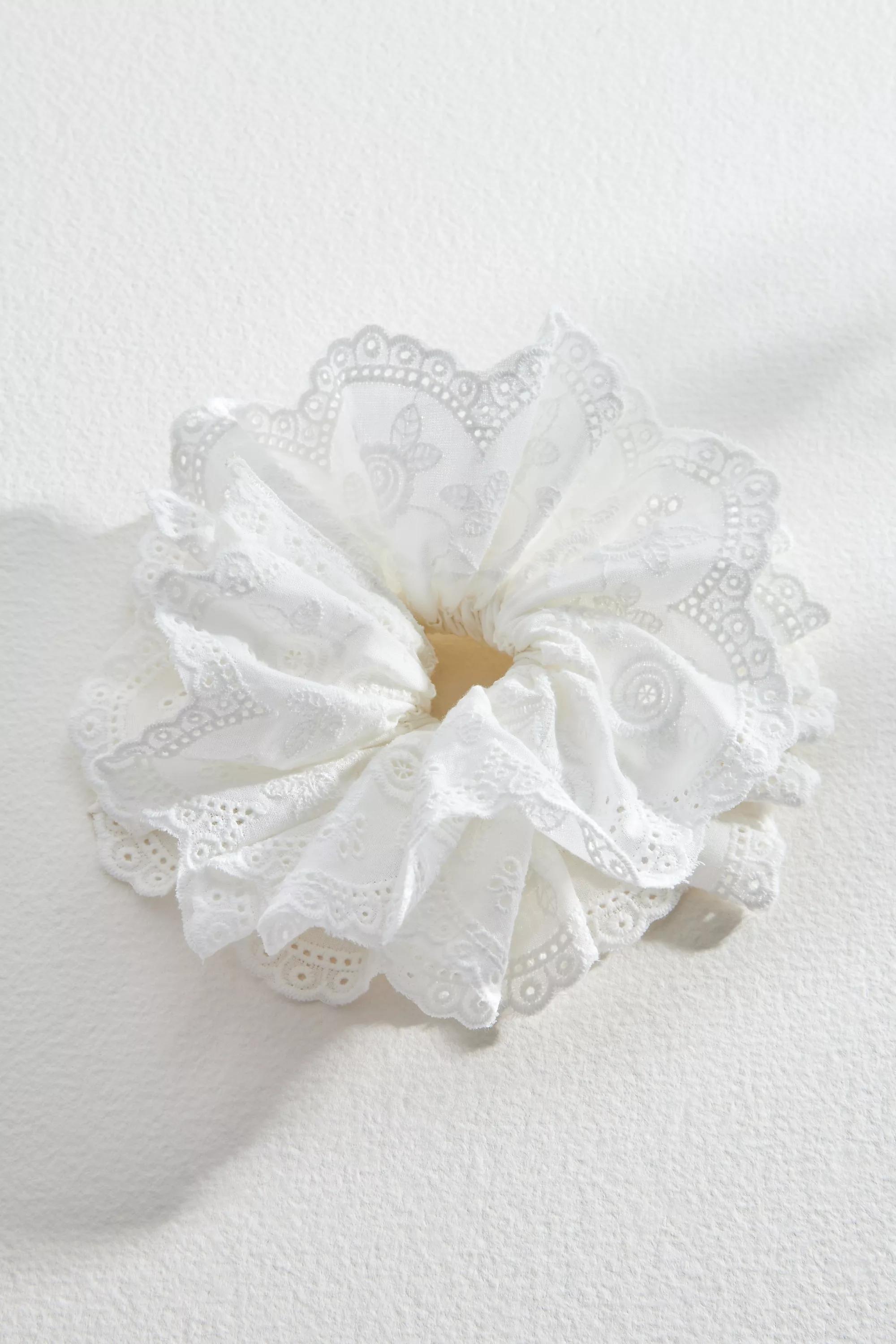 White UO Laced Scrunchie, WHT, large image number 0