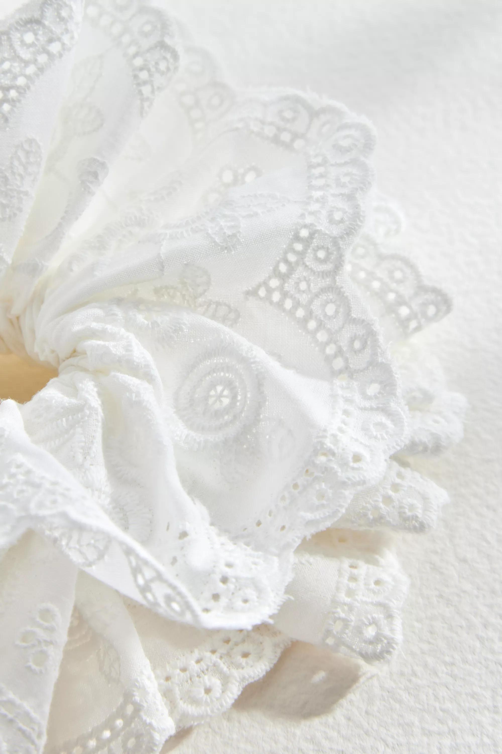 White UO Laced Scrunchie, WHT, large image number 2