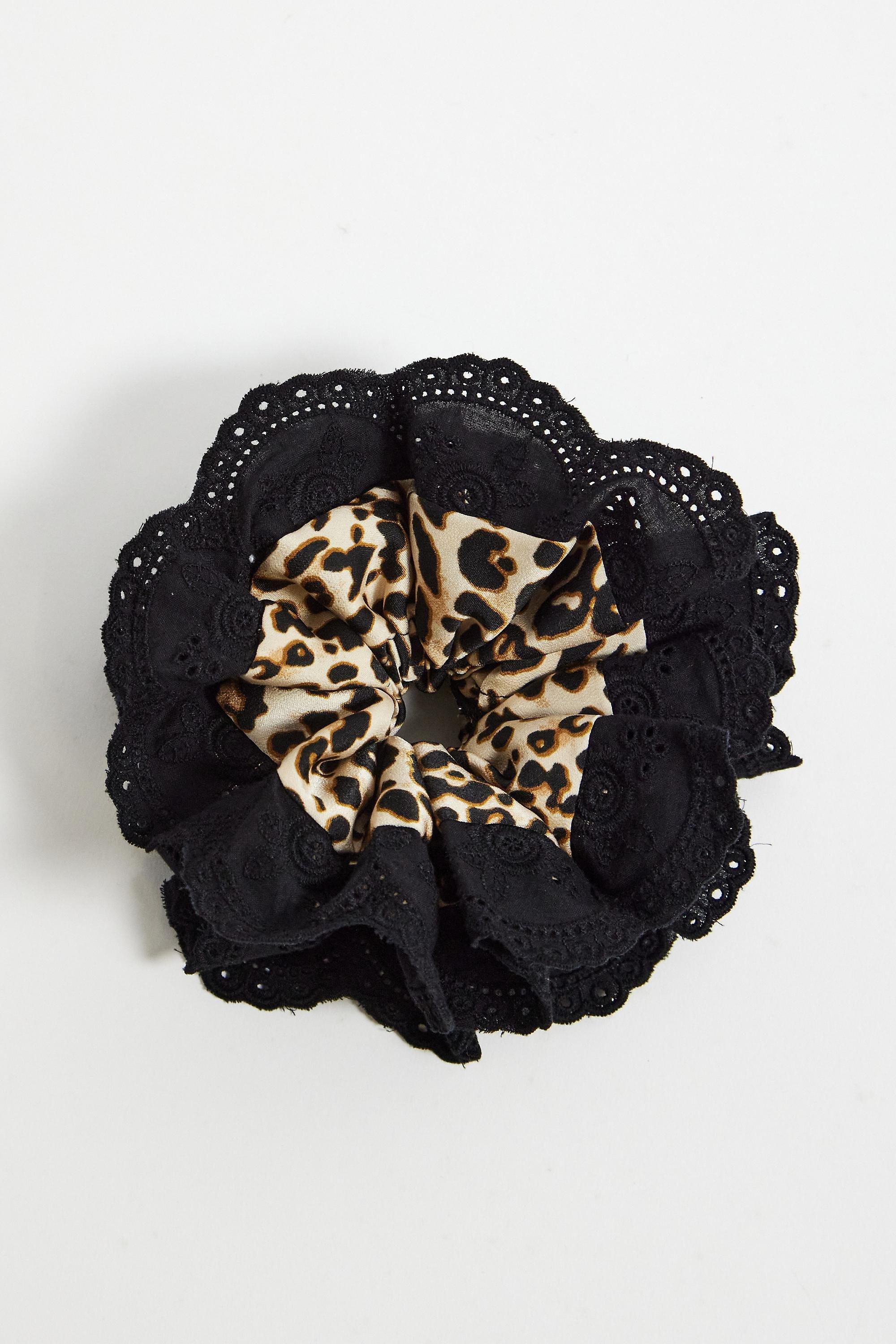 Brown UO Cotton Lace Scrunchie, BRN MOTIF, large image number 1