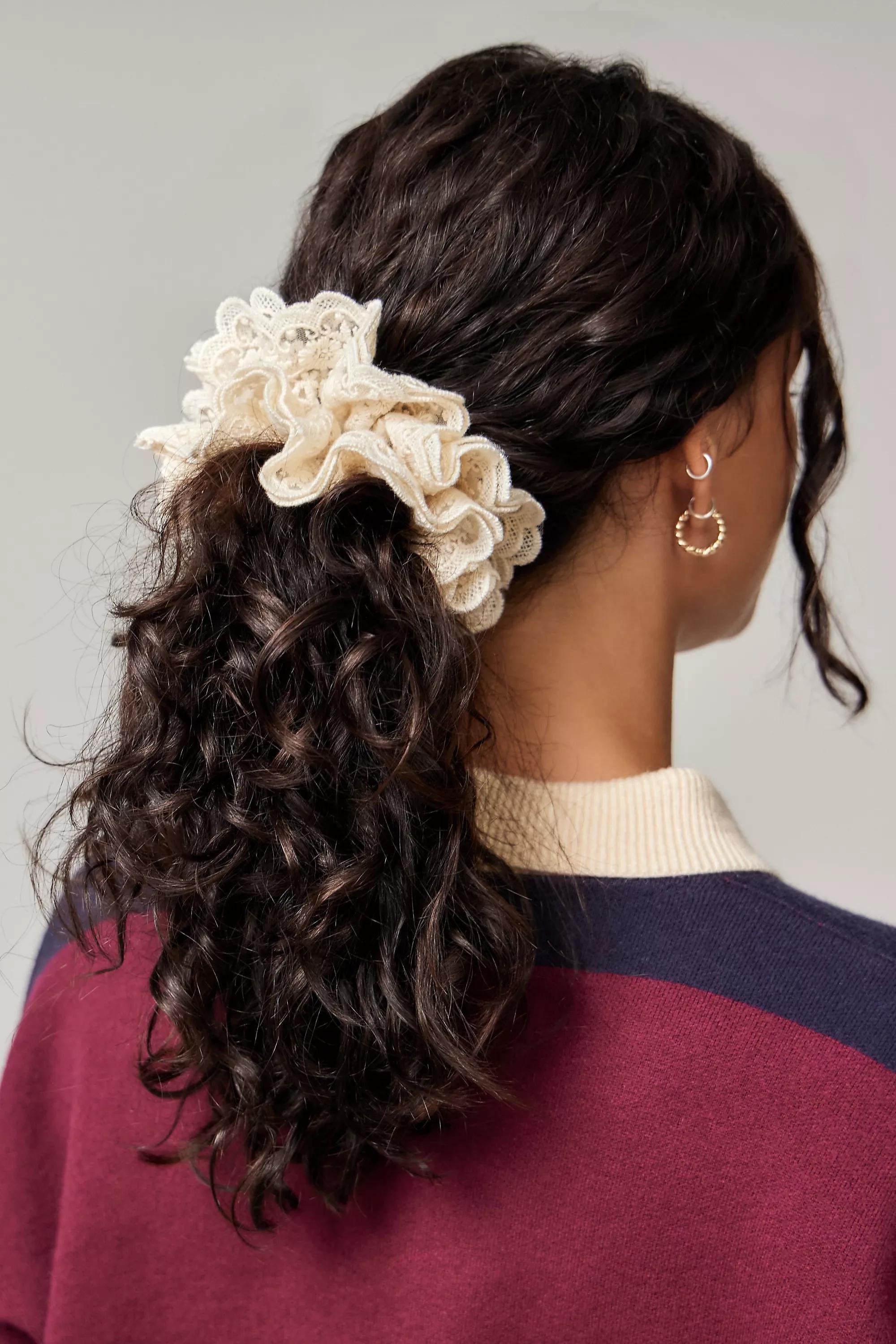Cream UO Lace Scrunchie, CREME, large image number 0