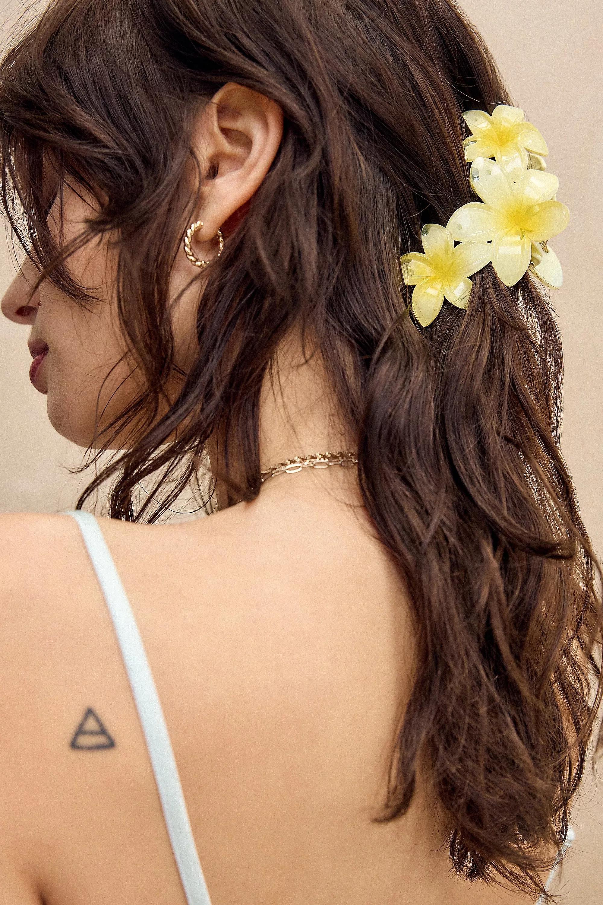 Yellow Uo Triple Flower Claw Clip, YEL, large image number 0