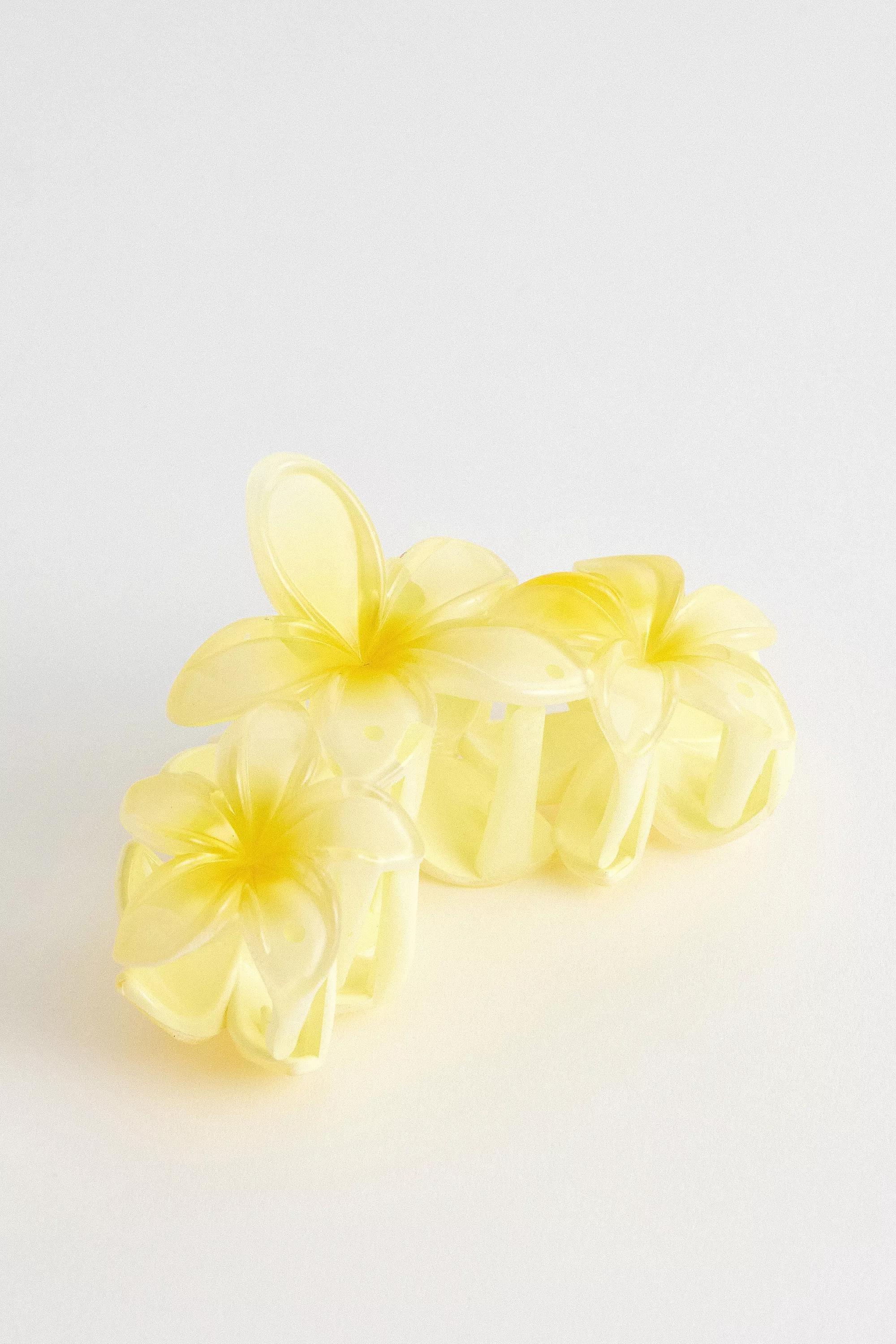 Yellow Uo Triple Flower Claw Clip, YEL, large image number 1