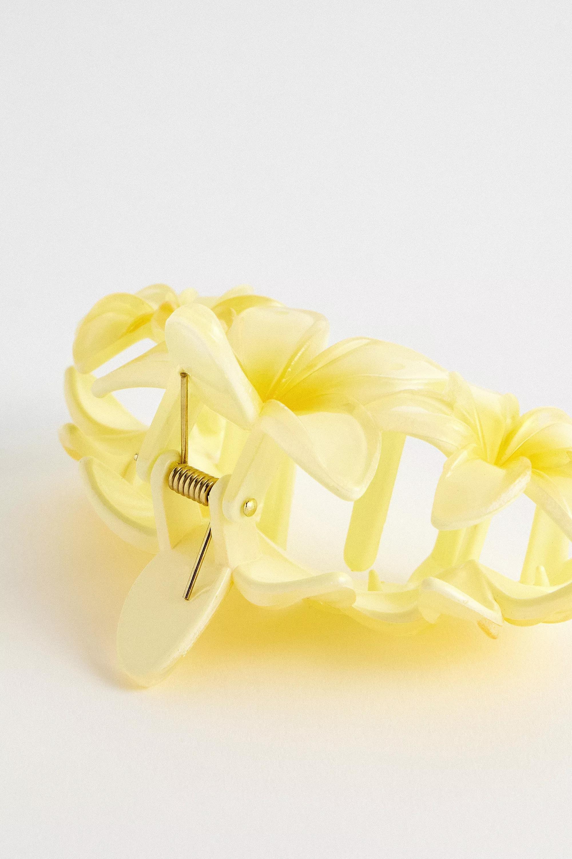 Yellow Uo Triple Flower Claw Clip, YEL, large image number 2
