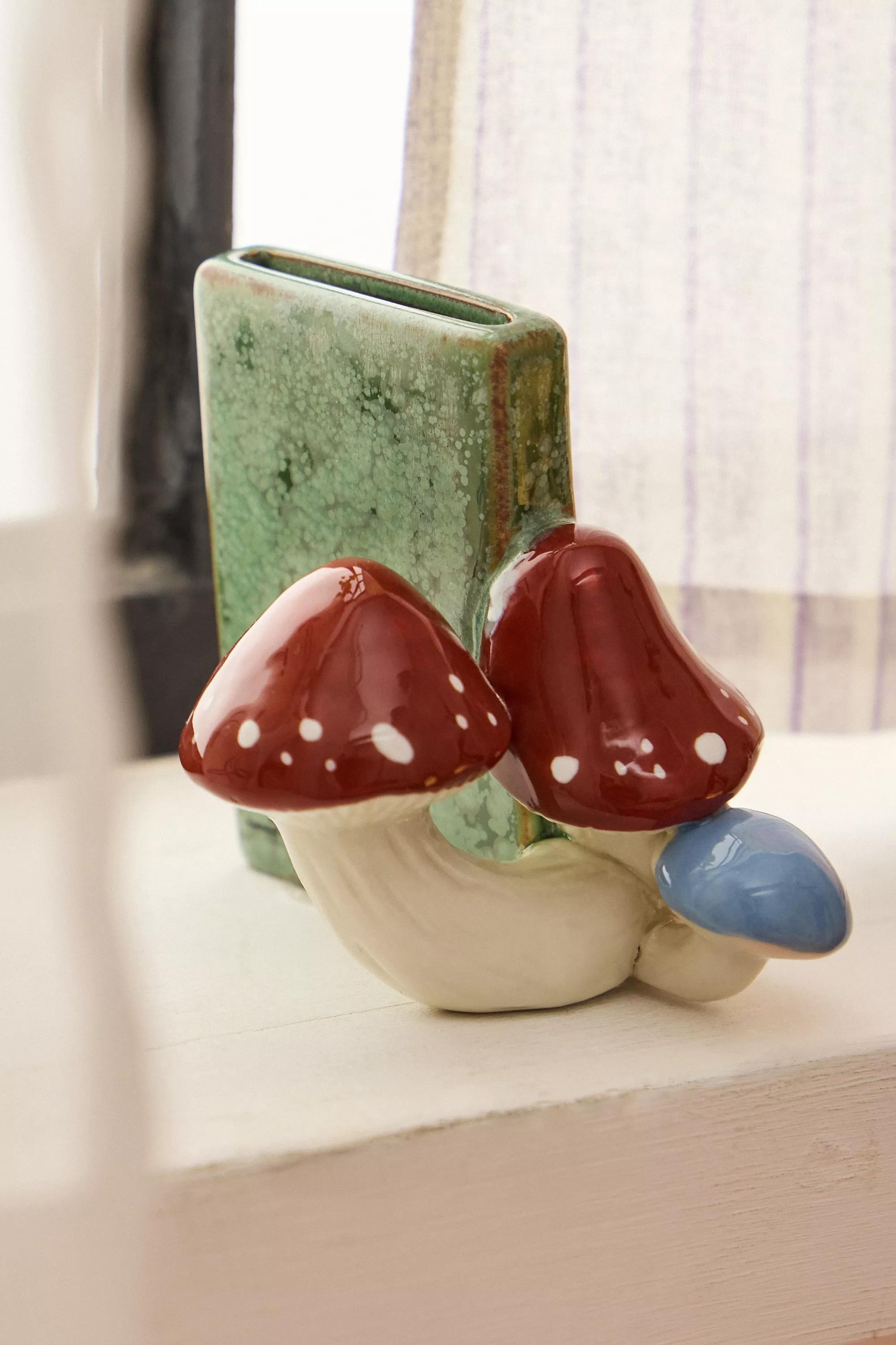 Green Sprouting Mushroom Frame, GRN, medium