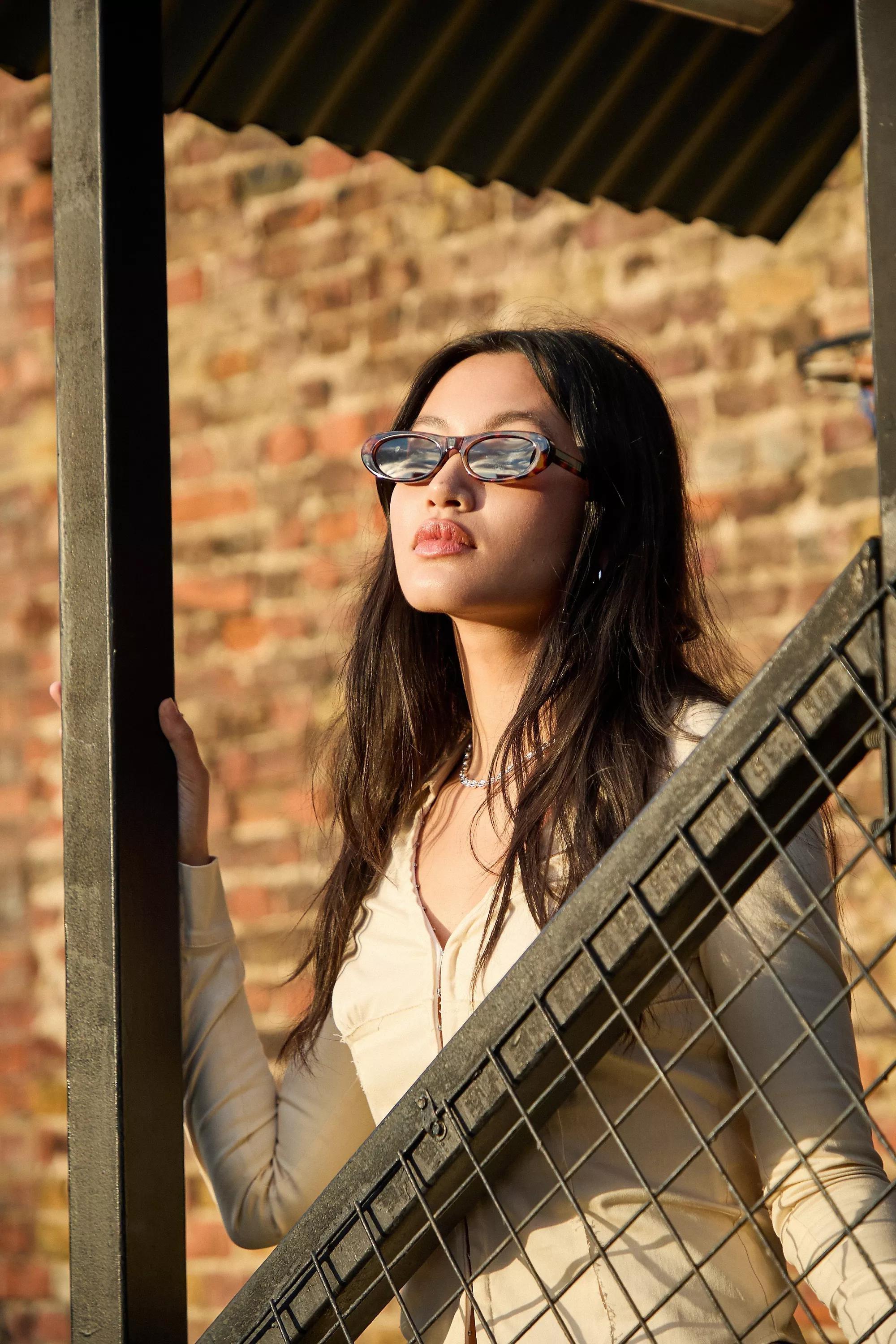 Brown Uo Indi Mini Ovals Sunglasses, BRN, large image number 0