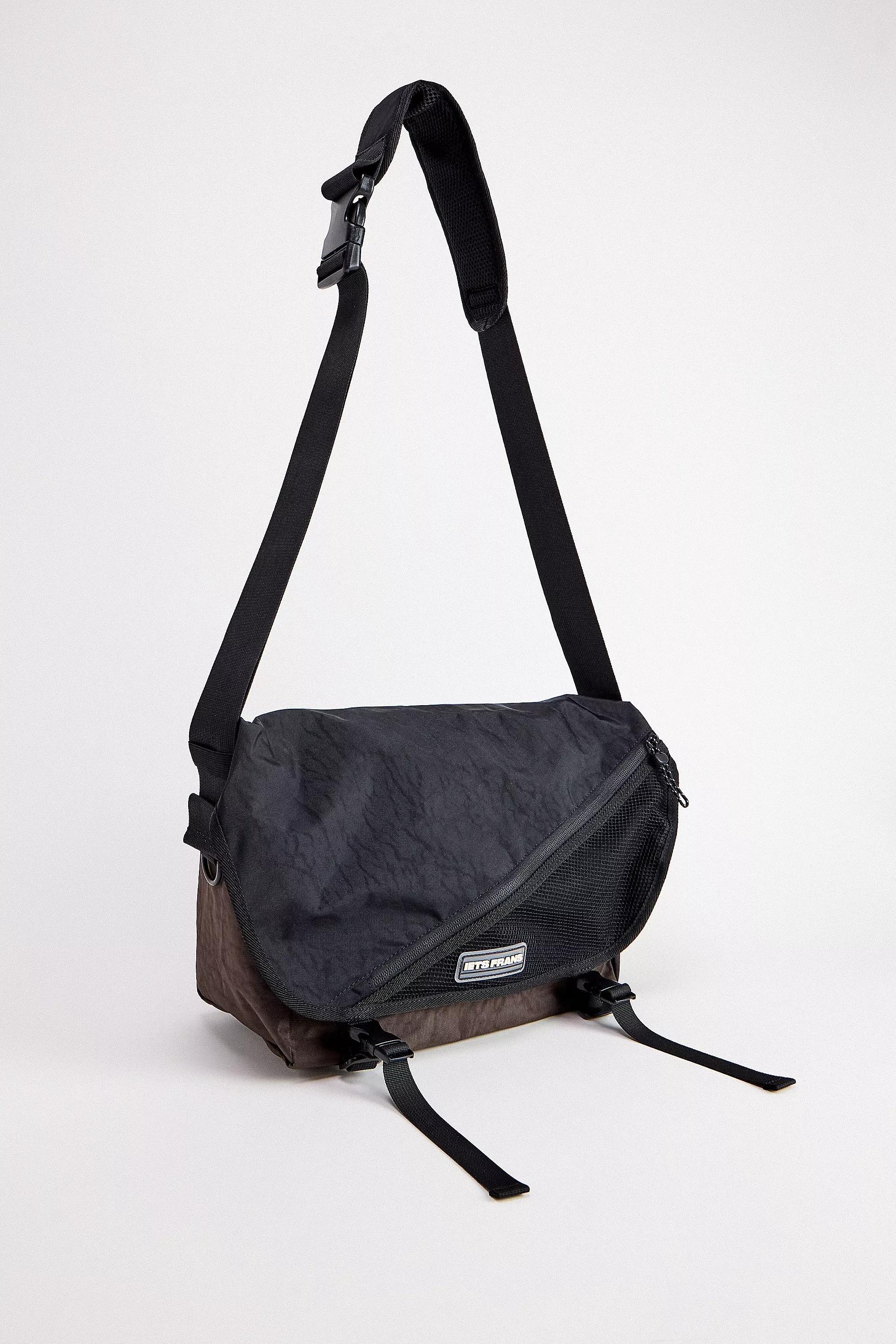 Black UO Sports Messenger Bag, BLK, large image number 1