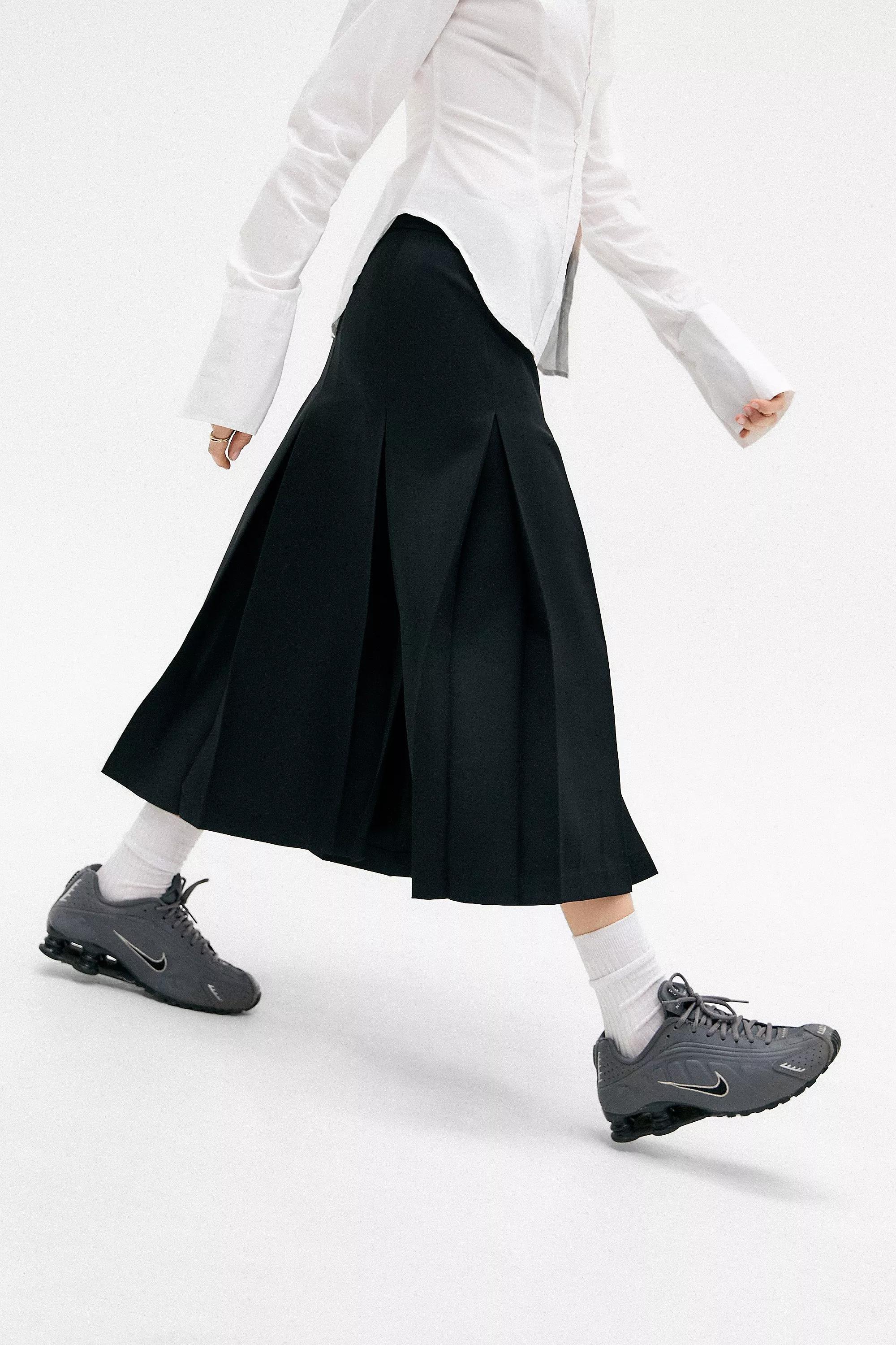 Black Archive At Uo Merrill Pleated Midi Skirt, , large image number 0