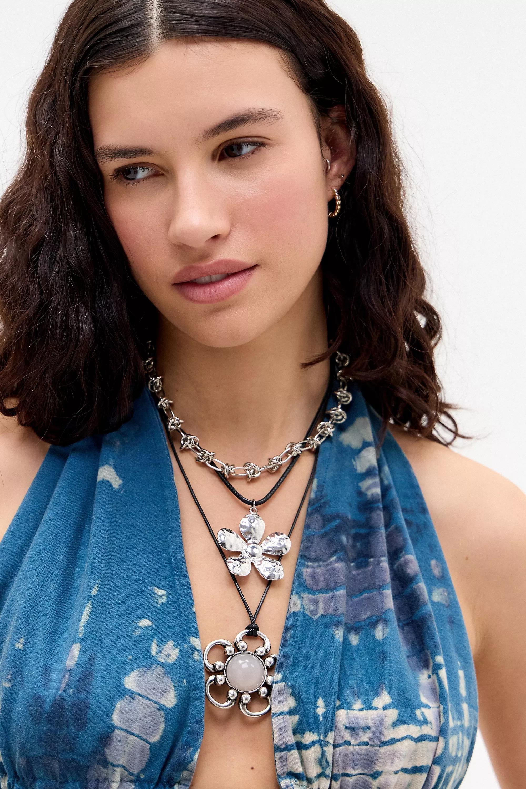 Silver Uo Hammered Flower Choker Necklace, SLVR, large image number 1